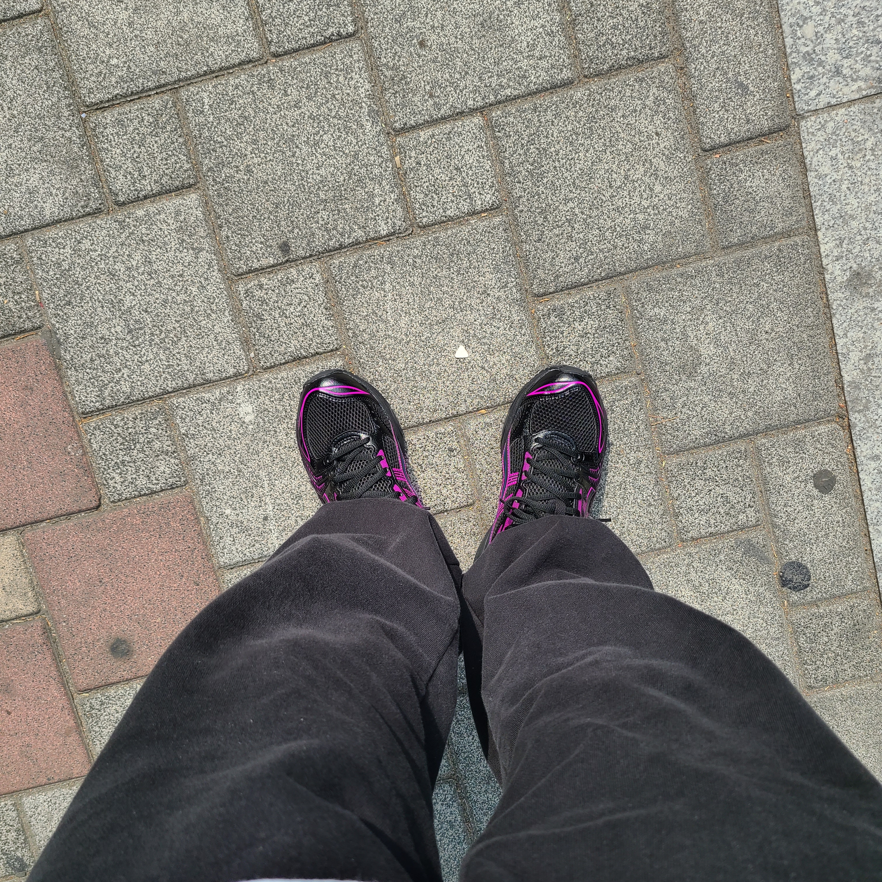 Asics Gel-Kayano 14 Black Lake Drive 착용 스타일