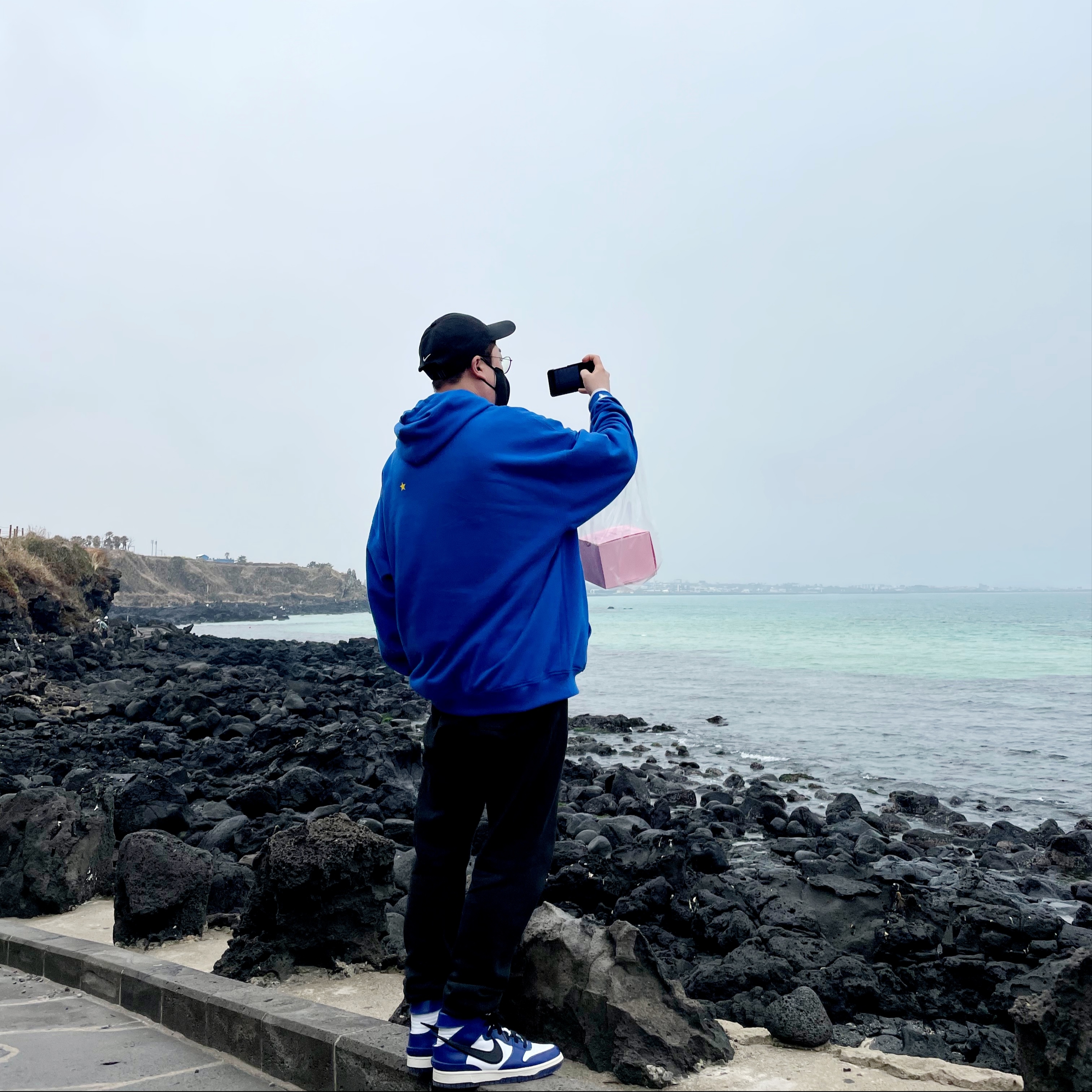Nike x Ambush Dunk High Deep Royal Blue, Souvenir Official Eunify Classic Hoodie Blue 착용 스타일 - 1