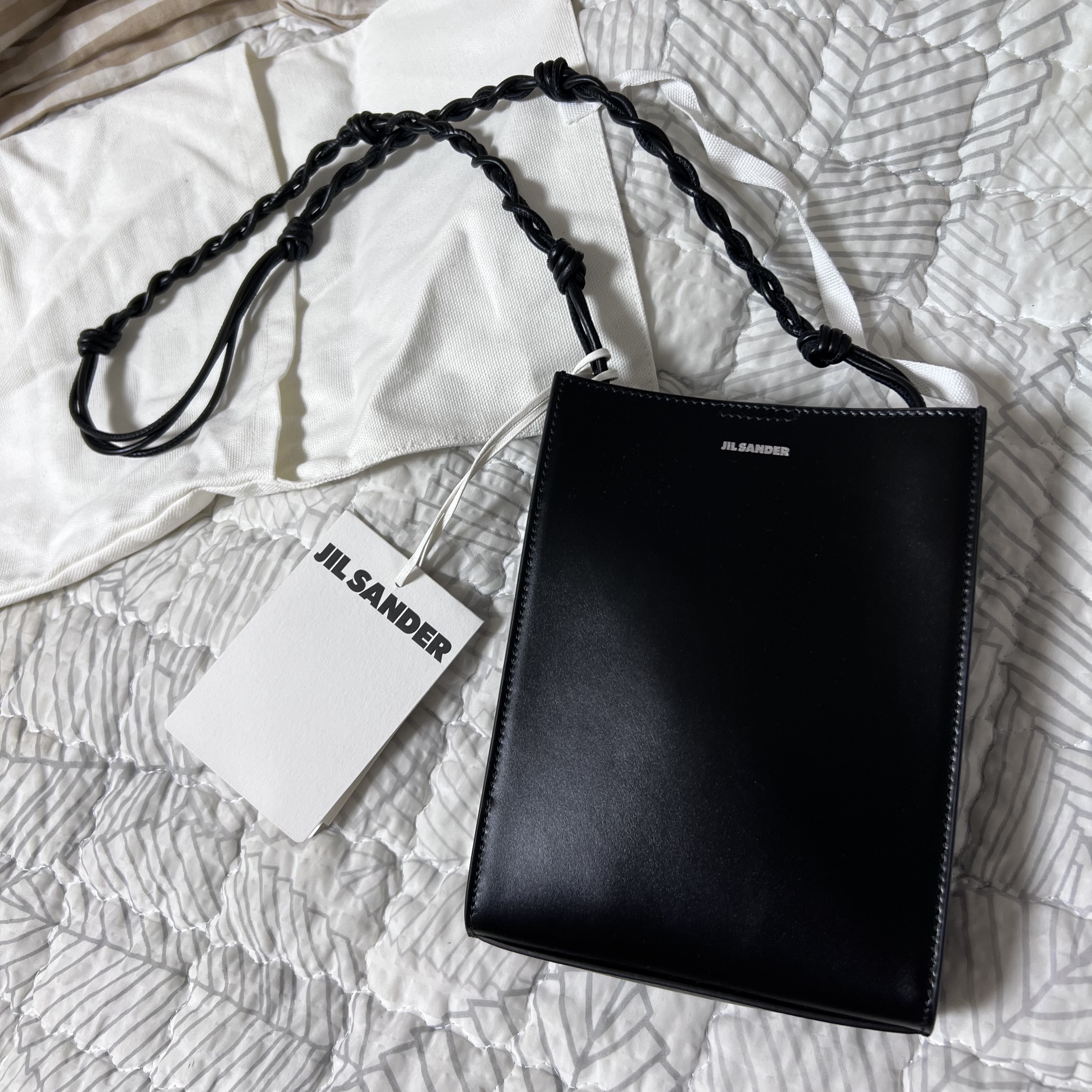 Jil Sander Tangle Small Black 착용 스타일