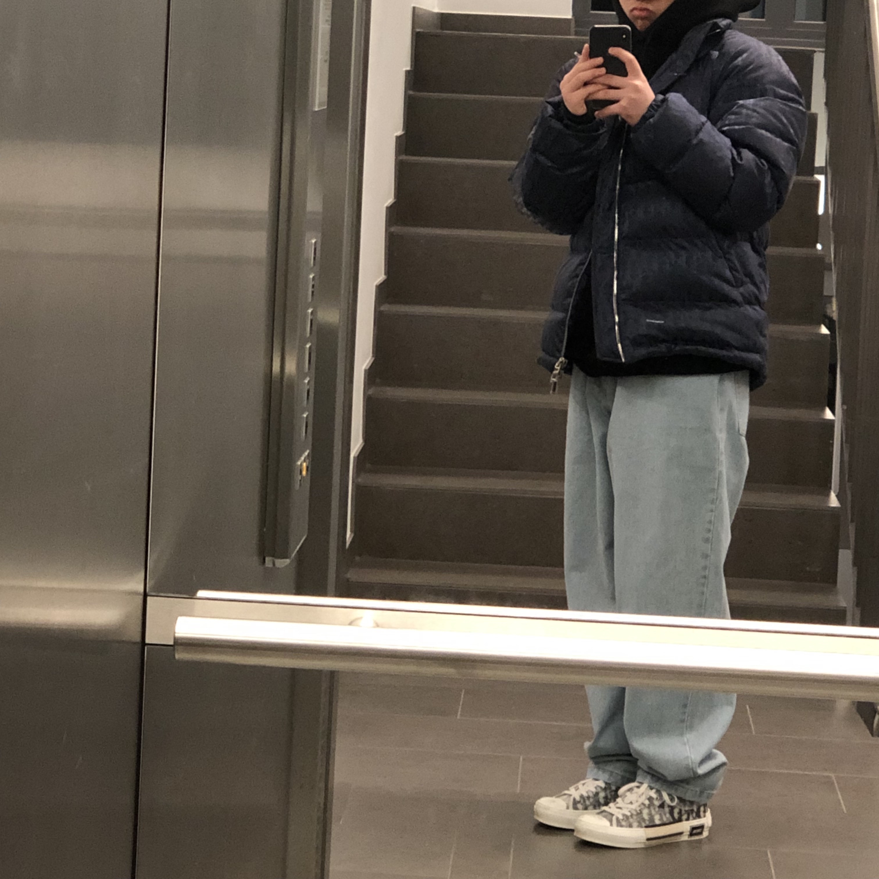 Dior Oblique Down Jacket Navy Blue Technical Jacquard, Balenciaga Turn Wide Fit Hoodie Black 착용 스타일 - 2