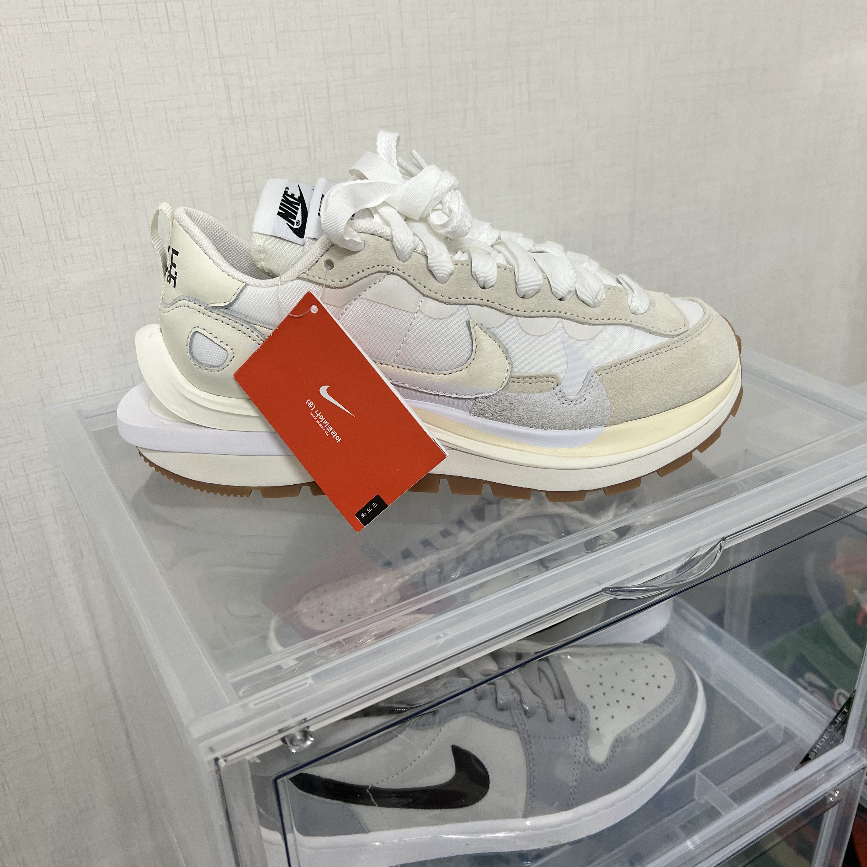 Nike x Sacai VaporWaffle White and Gum 착용 스타일