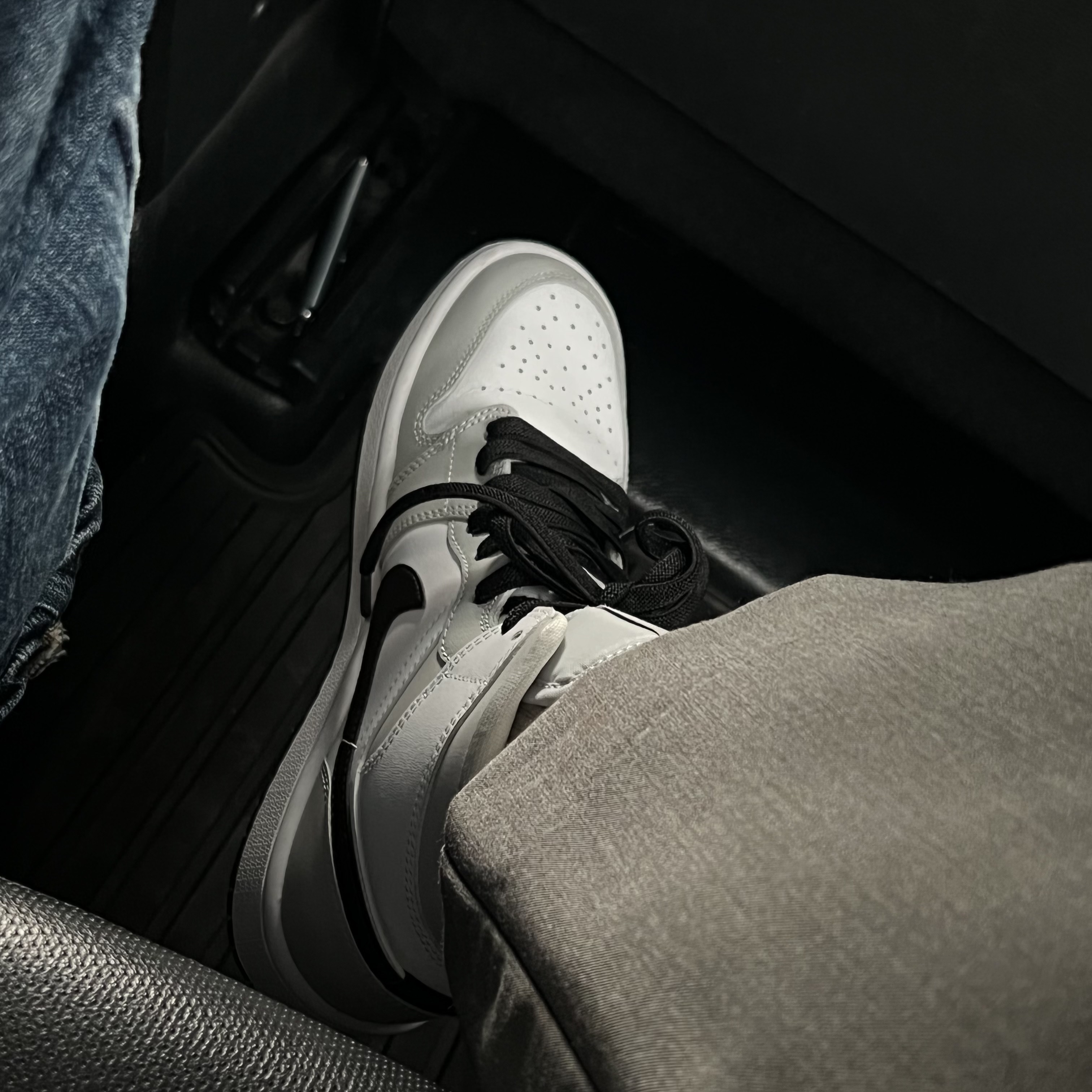 (W) Jordan 1 Mid Grey Fog 착용 스타일