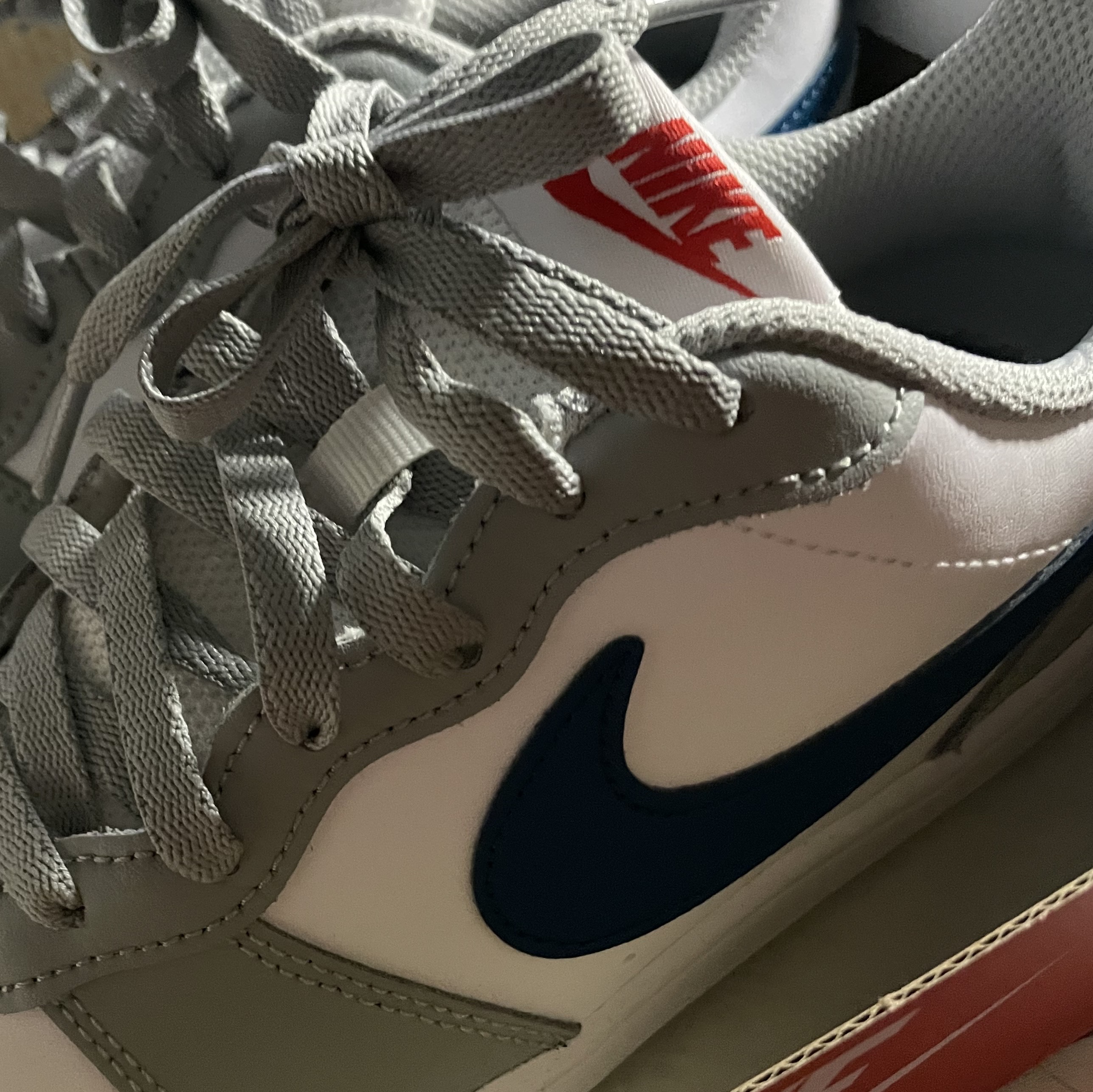 (GS) Nike Court Borough Low 2 Light Smoke Grey 착용 스타일 - 3