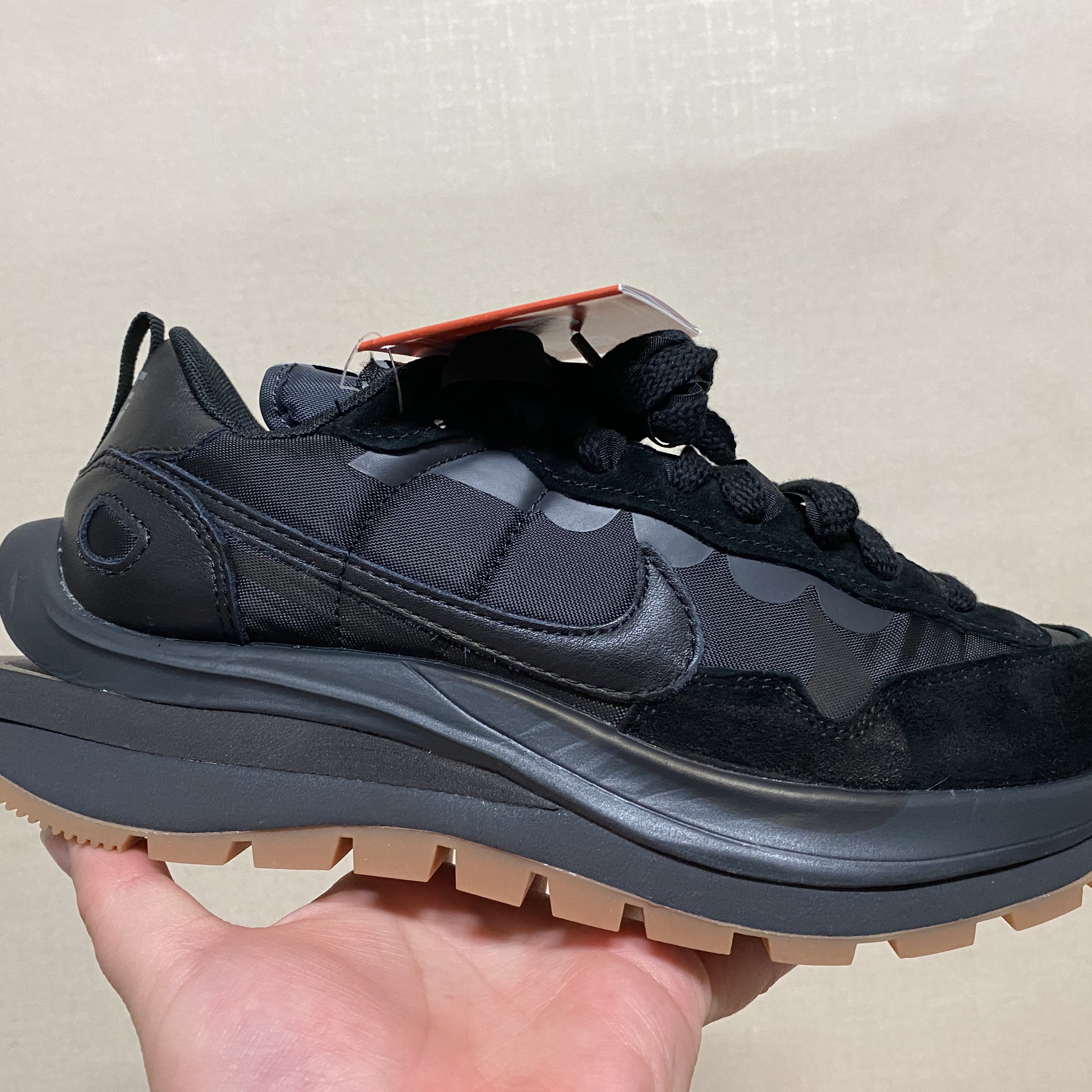 Nike x Sacai VaporWaffle Black and Gum 착용 스타일