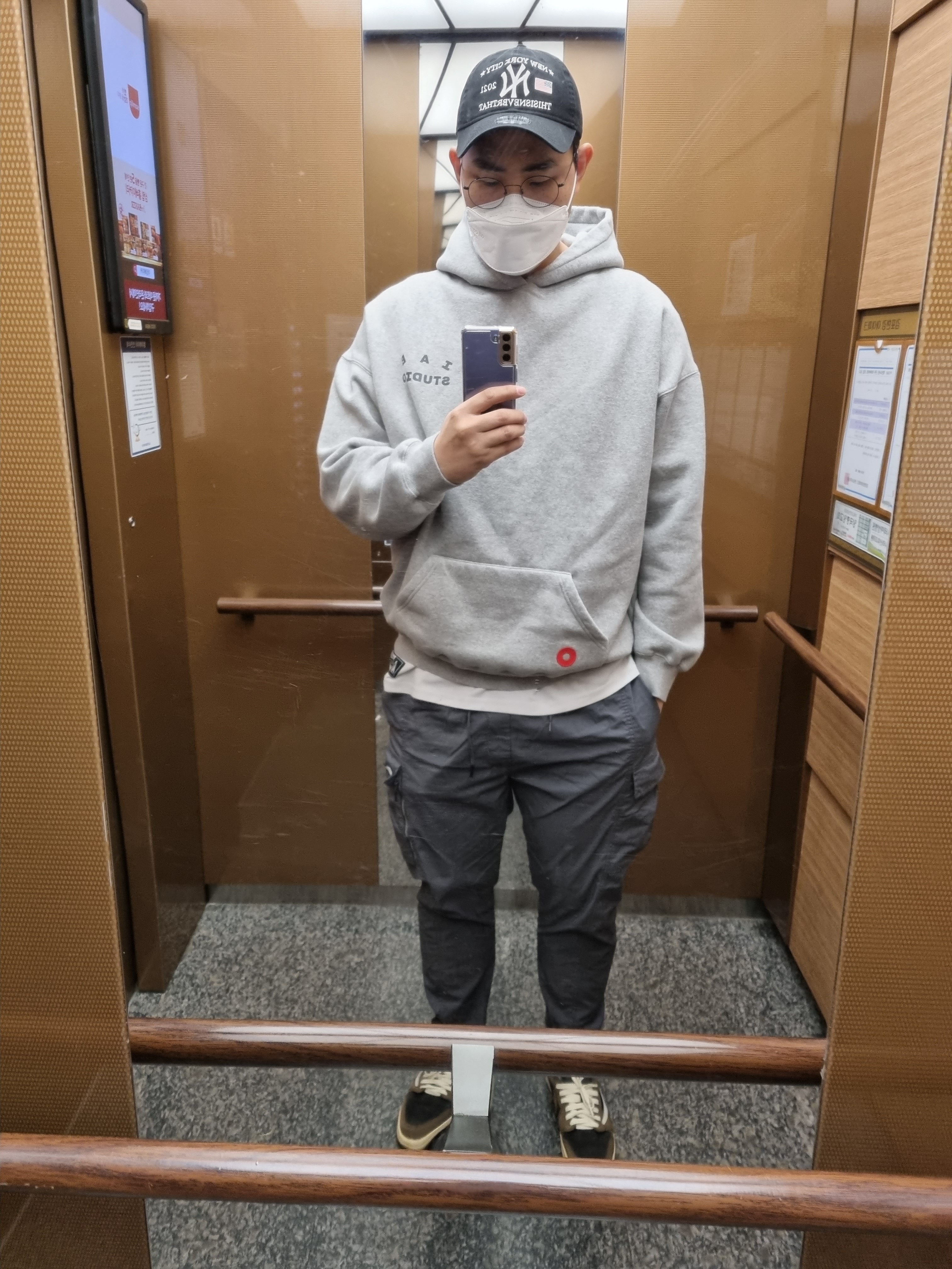 IAB Studio x Hyundai Mobis Hoodie, Jordan 1 x Travis Scott Retro Low OG SP Mocha 착용 스타일