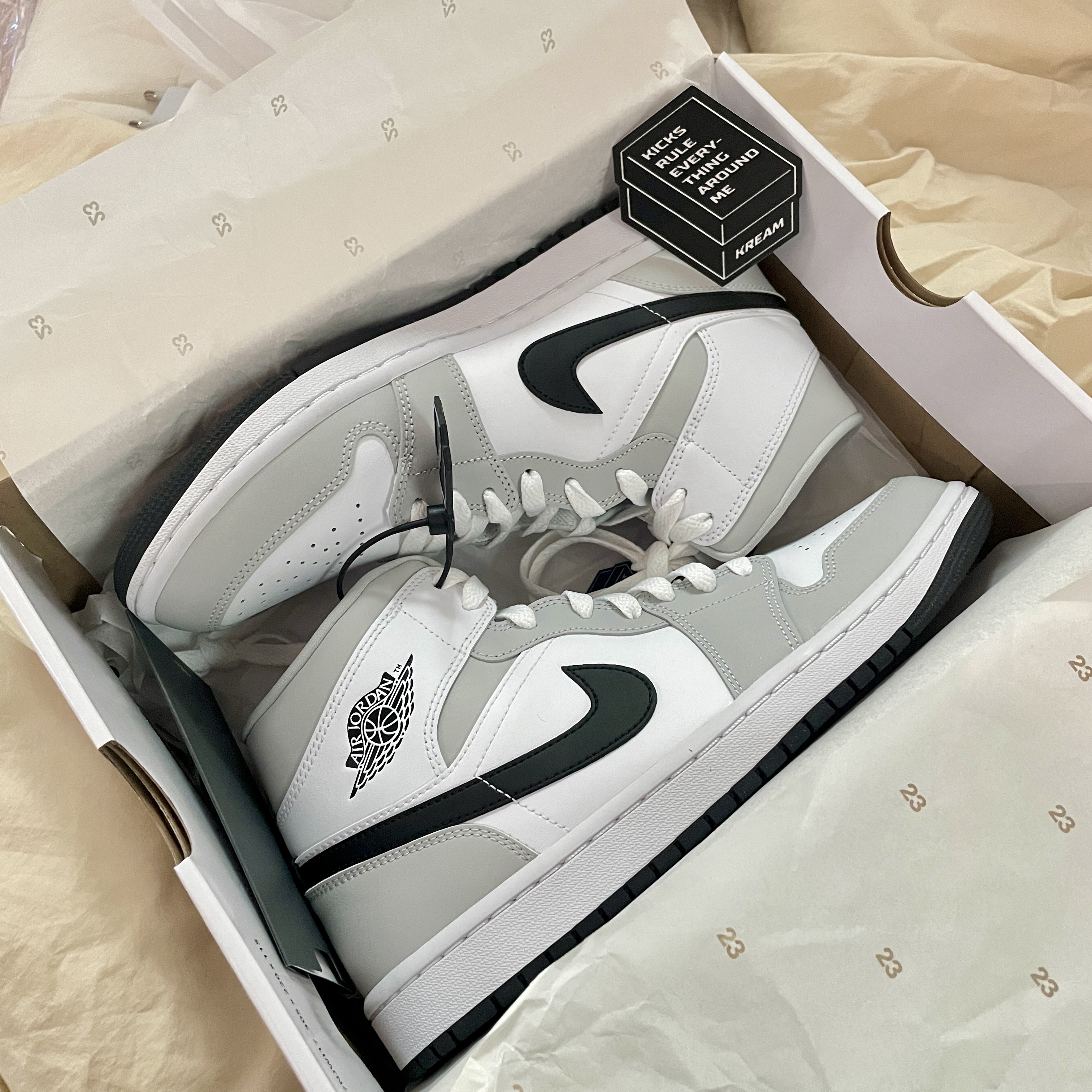 (W) Jordan 1 Mid Grey Fog 착용 스타일
