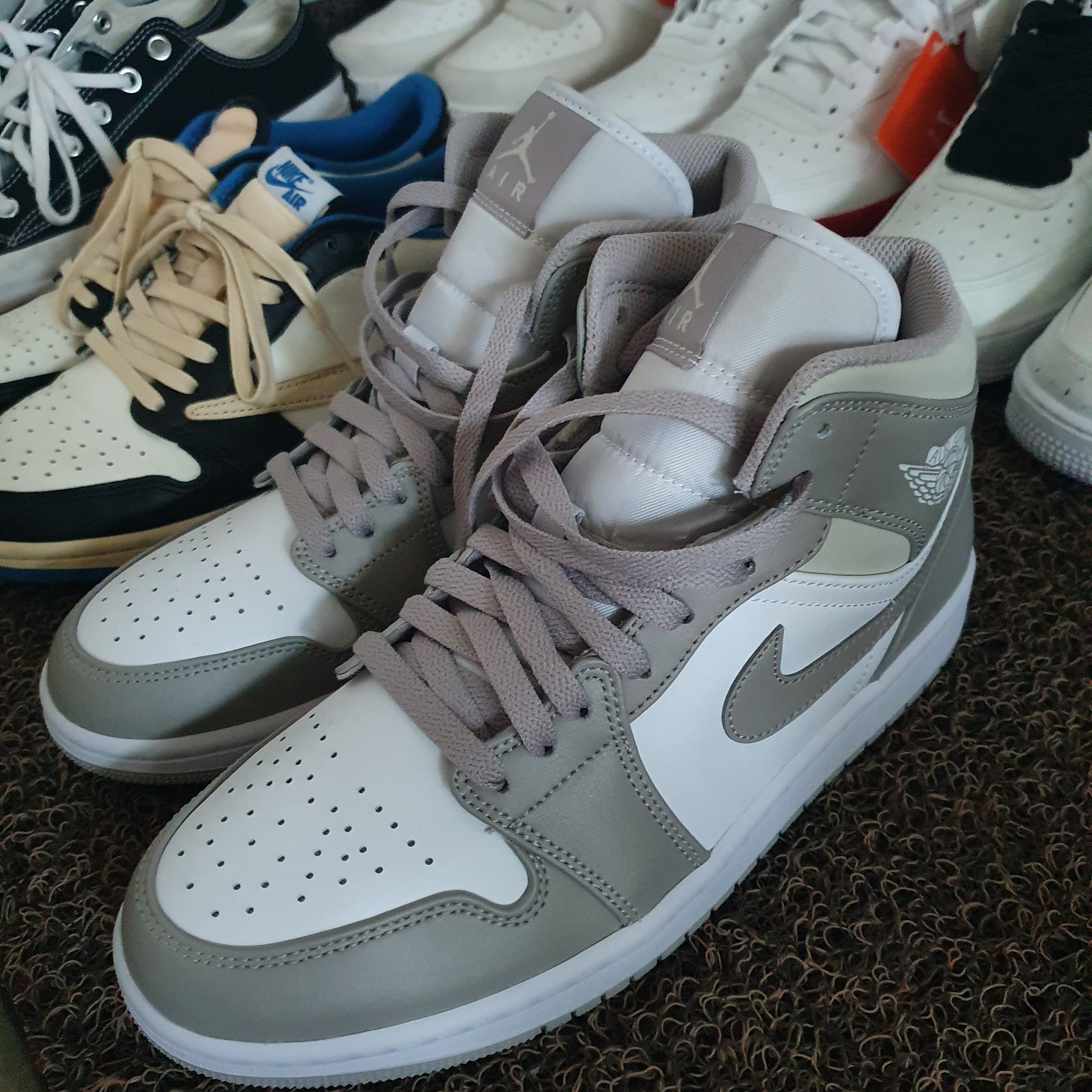 Jordan 1 Mid College Grey, Jordan 1 x Travis Scott x Fragment Retro Low OG SP Military Blue 착용 스타일