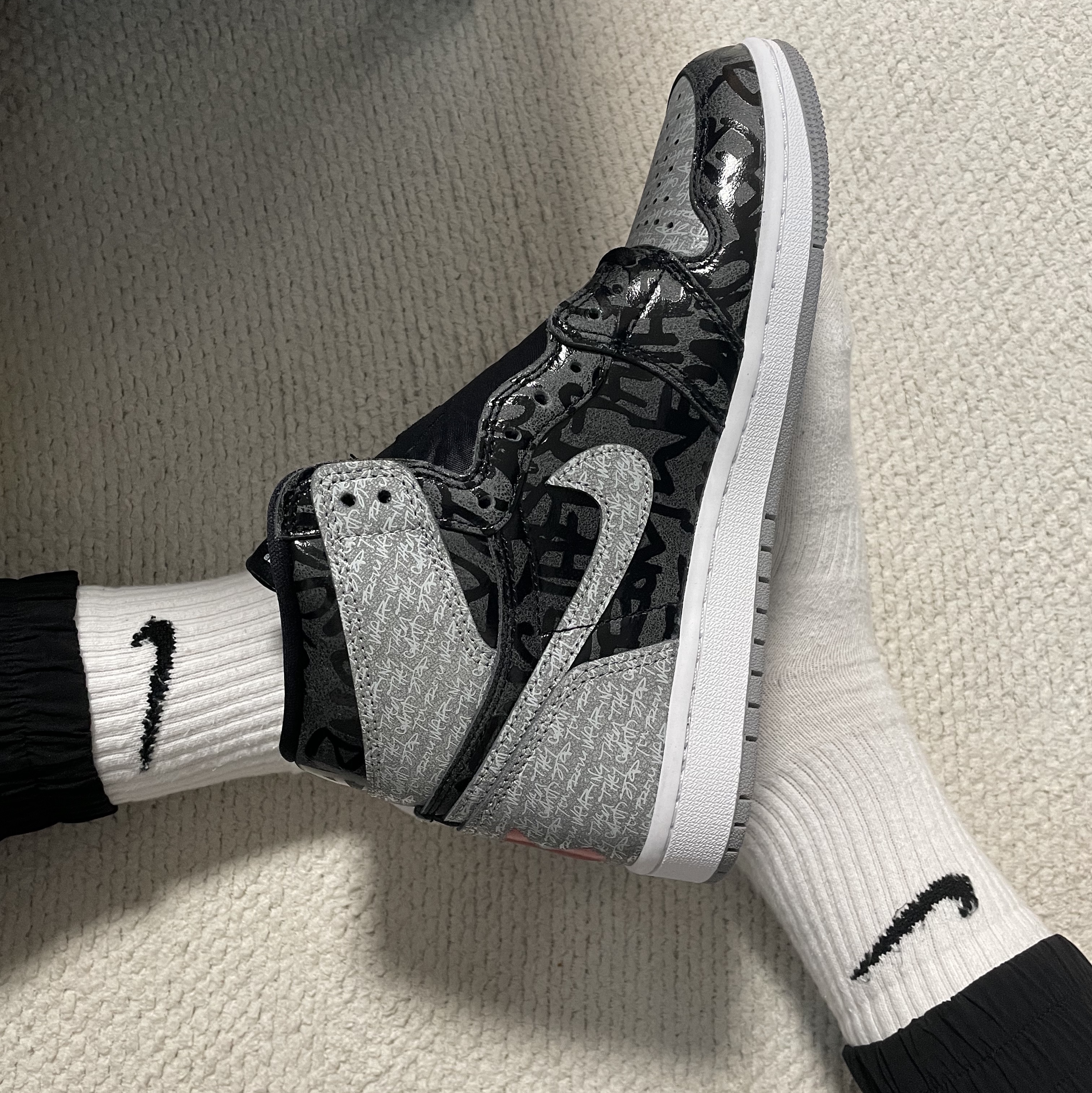 Jordan 1 Retro High OG Rebellionaire 착용 스타일 - 1