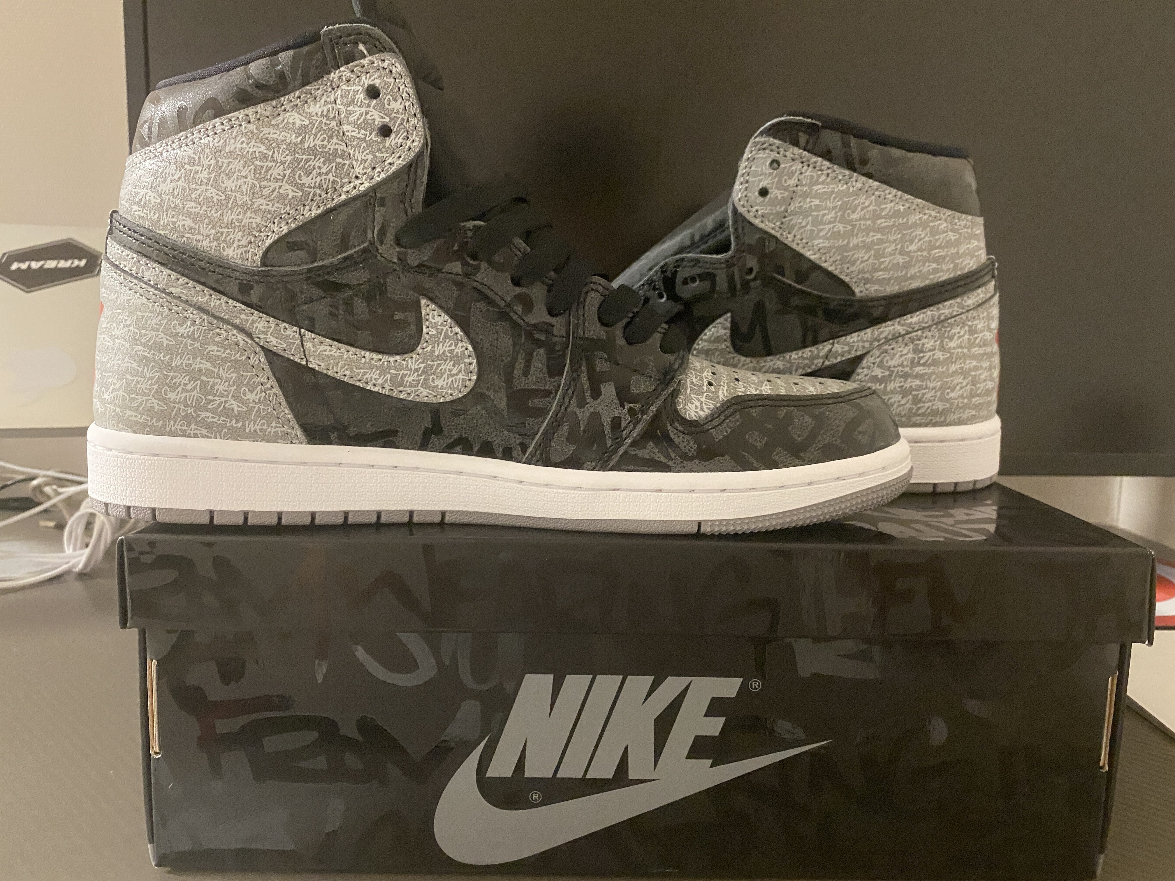 Jordan 1 Retro High OG Rebellionaire 착용 스타일 - 2