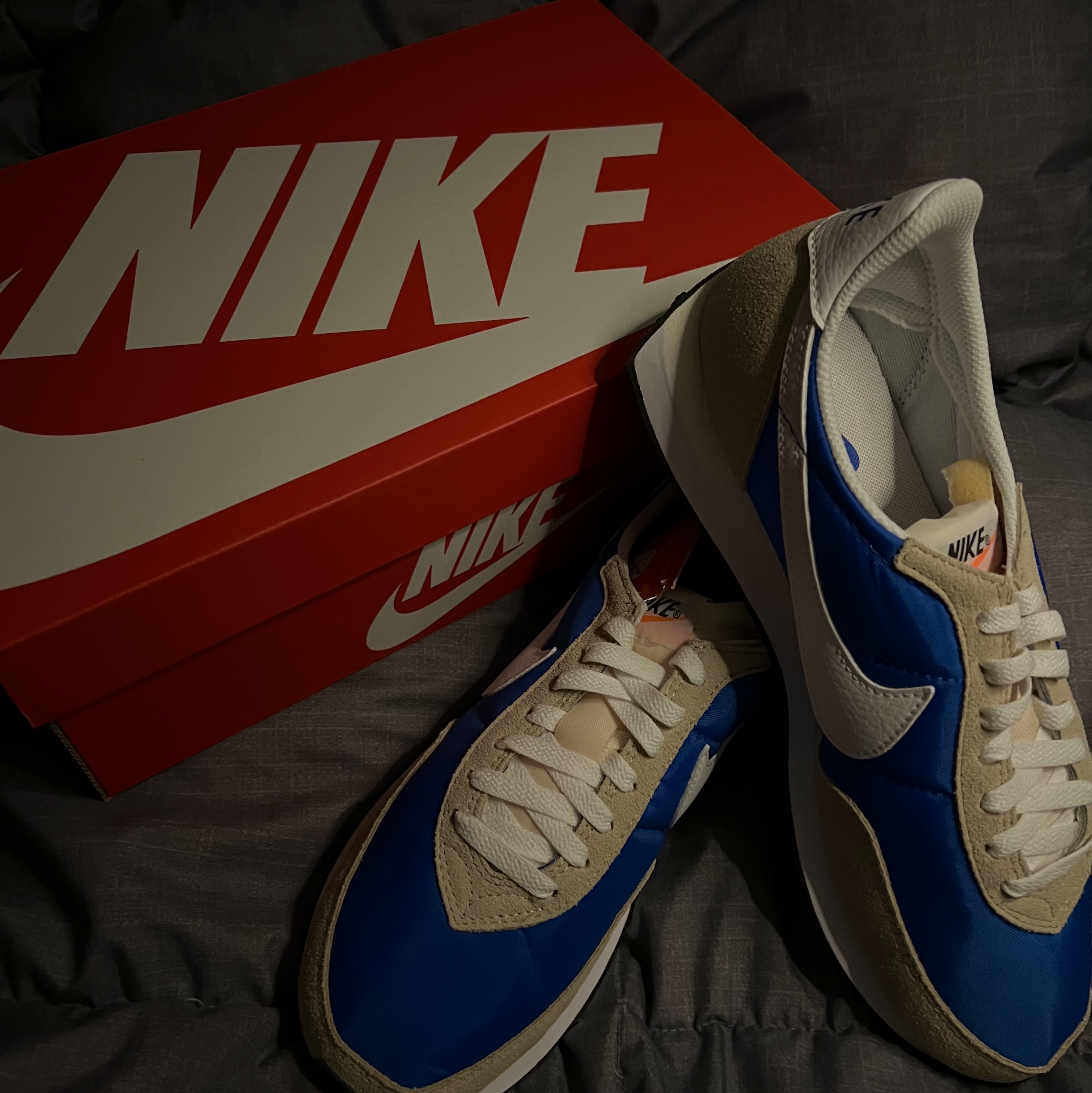 Nike Waffle Trainer 2 Hyper Royal Rattan 착용 스타일
