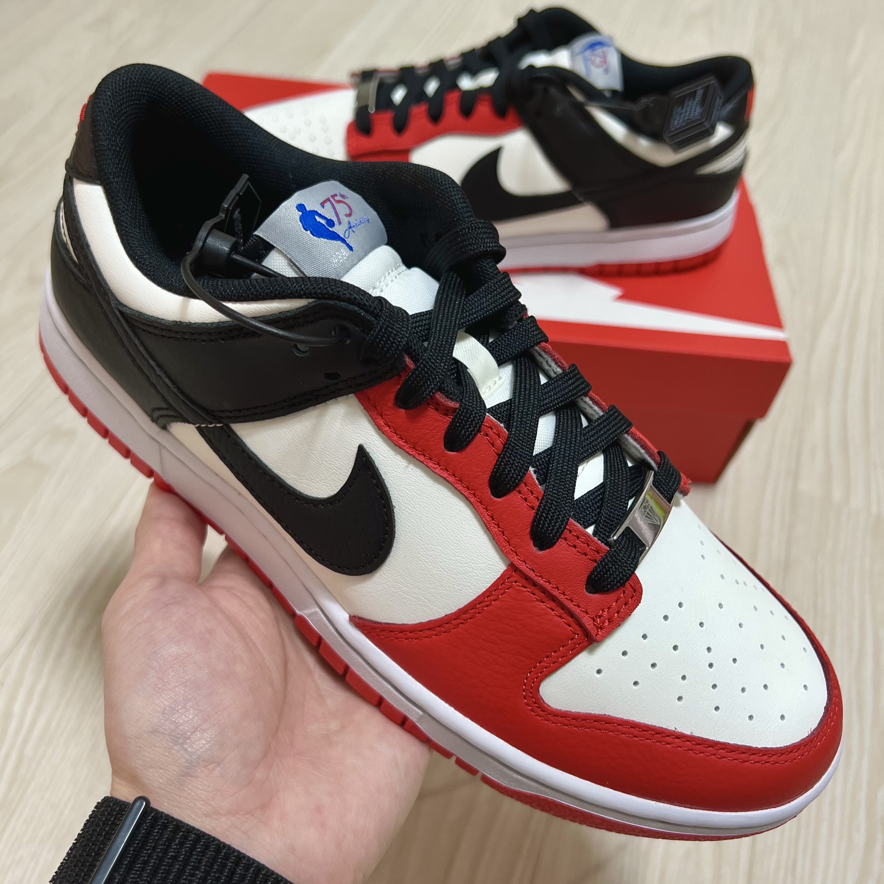 Nike x NBA Dunk Low Retro EMB Black and Chile Red 착용 스타일