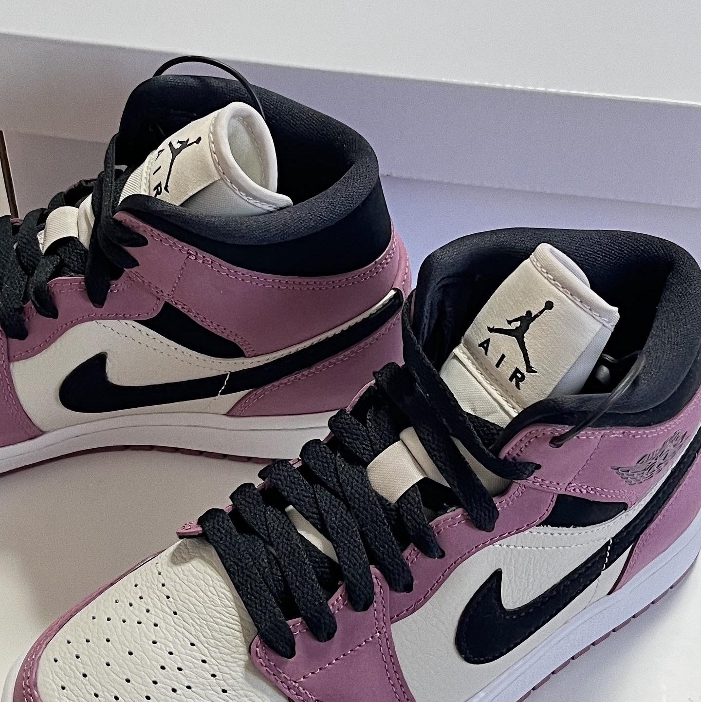 (W) Jordan 1 Mid SE Light Mulberry 착용 스타일