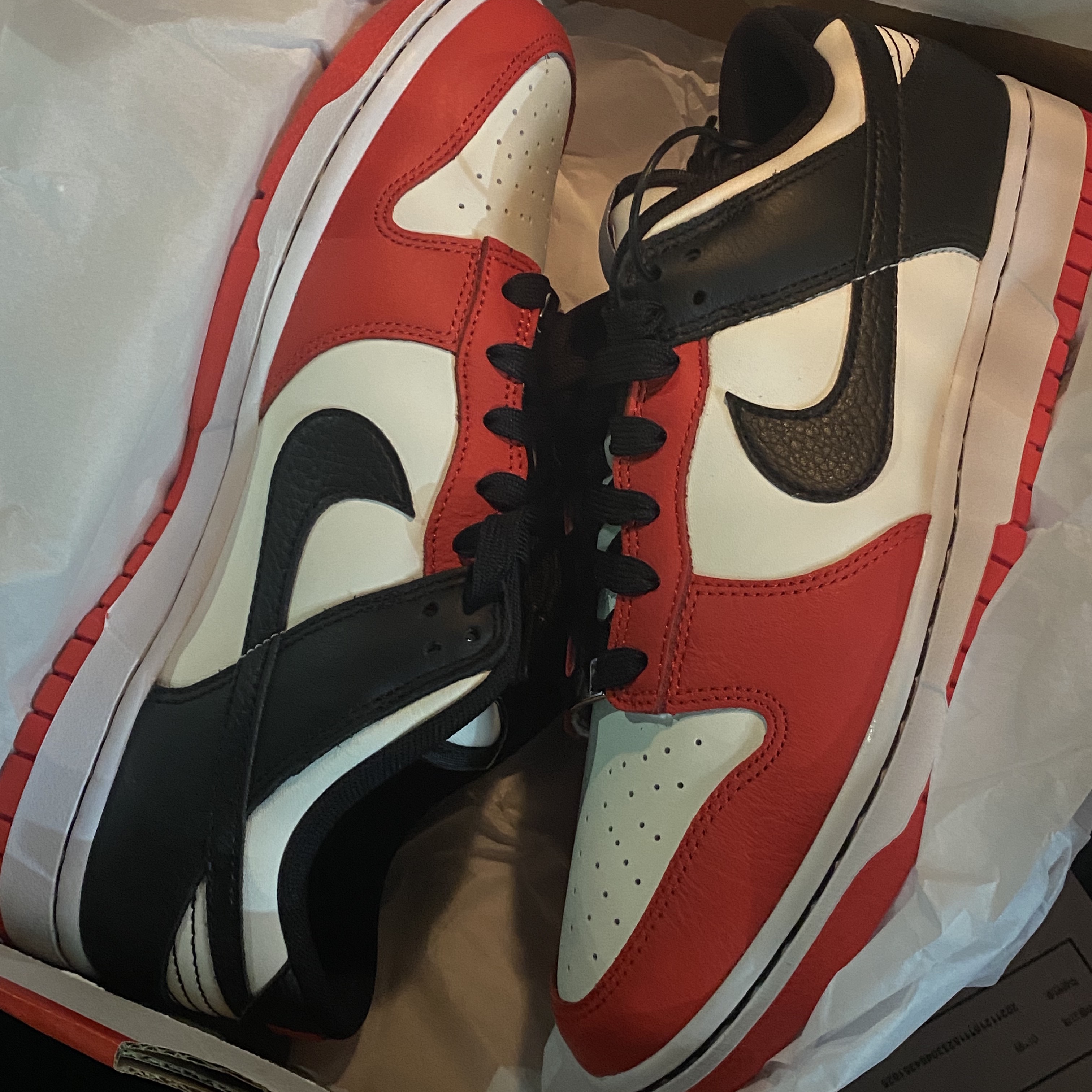 Nike x NBA Dunk Low Retro EMB Black and Chile Red 착용 스타일