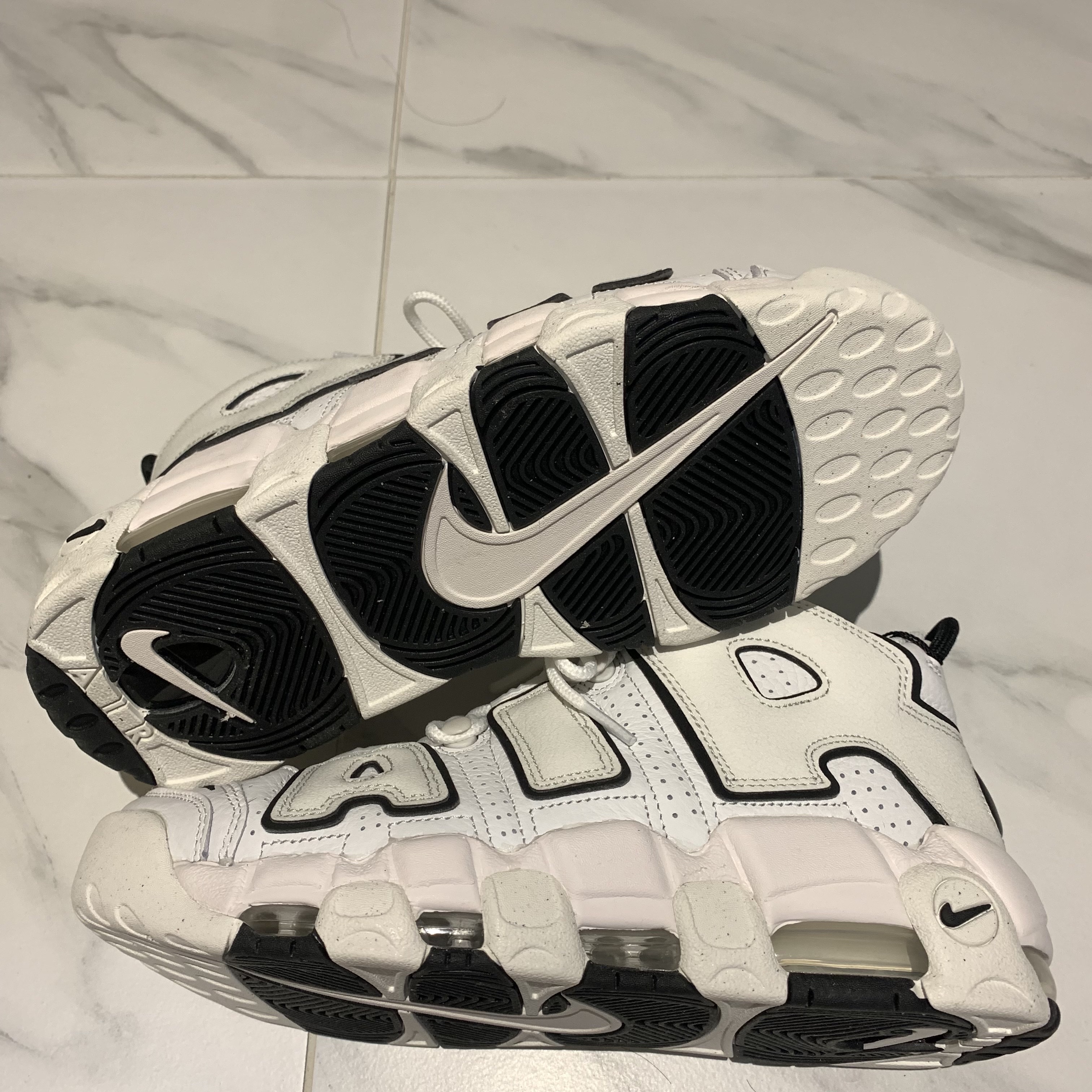 (W) Nike Air More Uptempo Summit White 착용 스타일 - 3