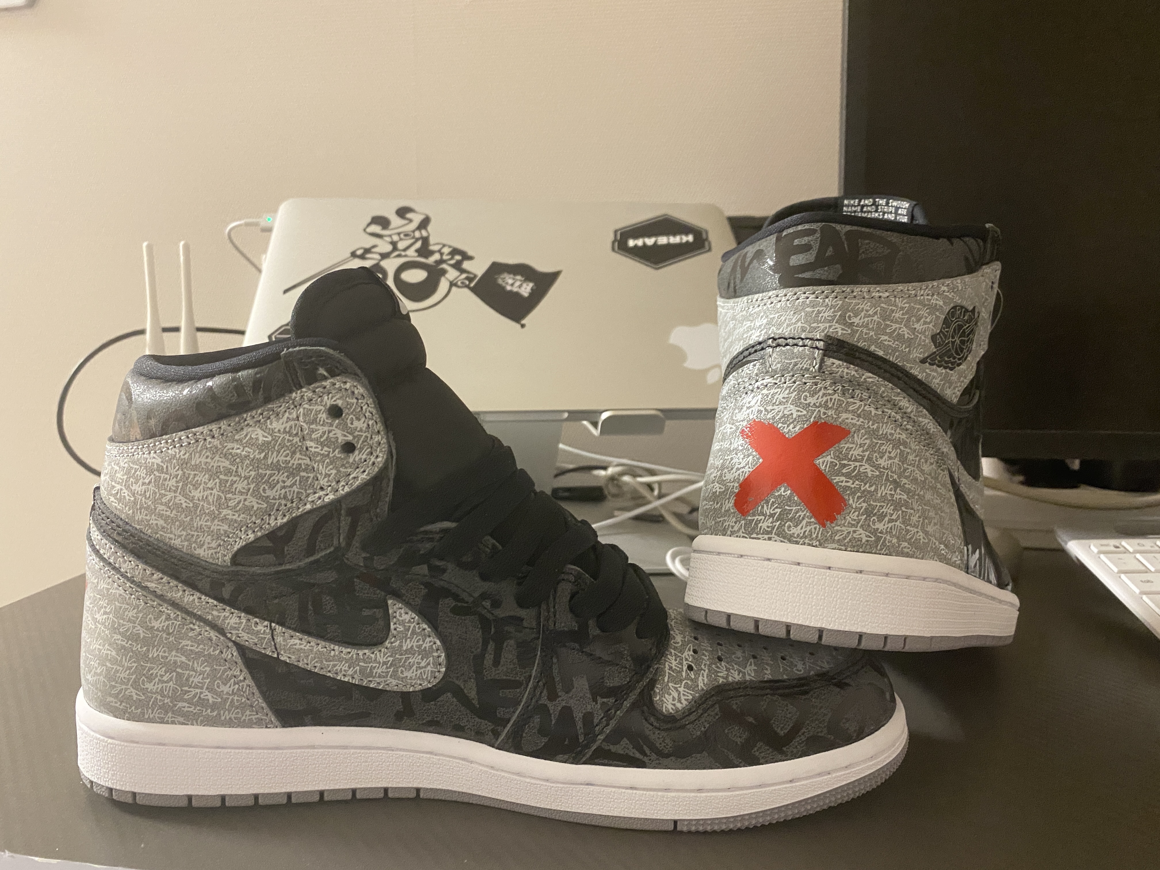 Jordan 1 Retro High OG Rebellionaire 착용 스타일 - 3