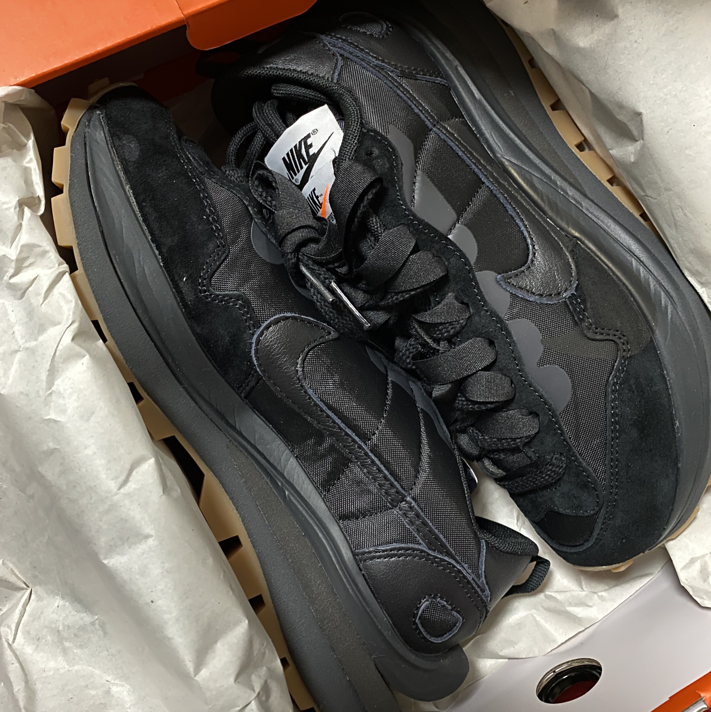 Nike x Sacai VaporWaffle Black and Gum 착용 스타일