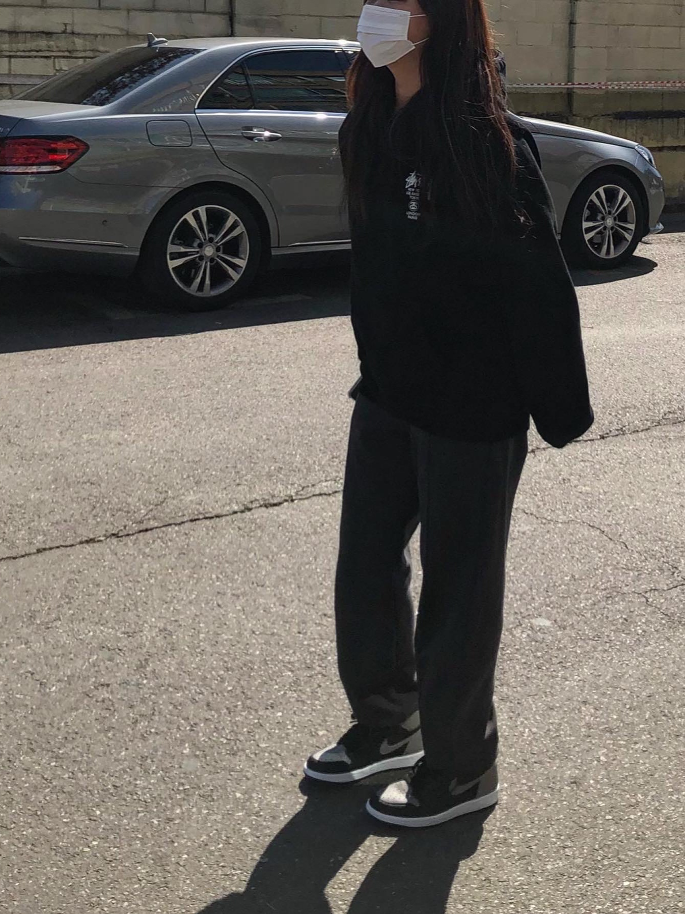 Jordan 1 Retro High OG Shadow 2018, Stussy World Tour Hoodie Black 2021 착용 스타일 - 2