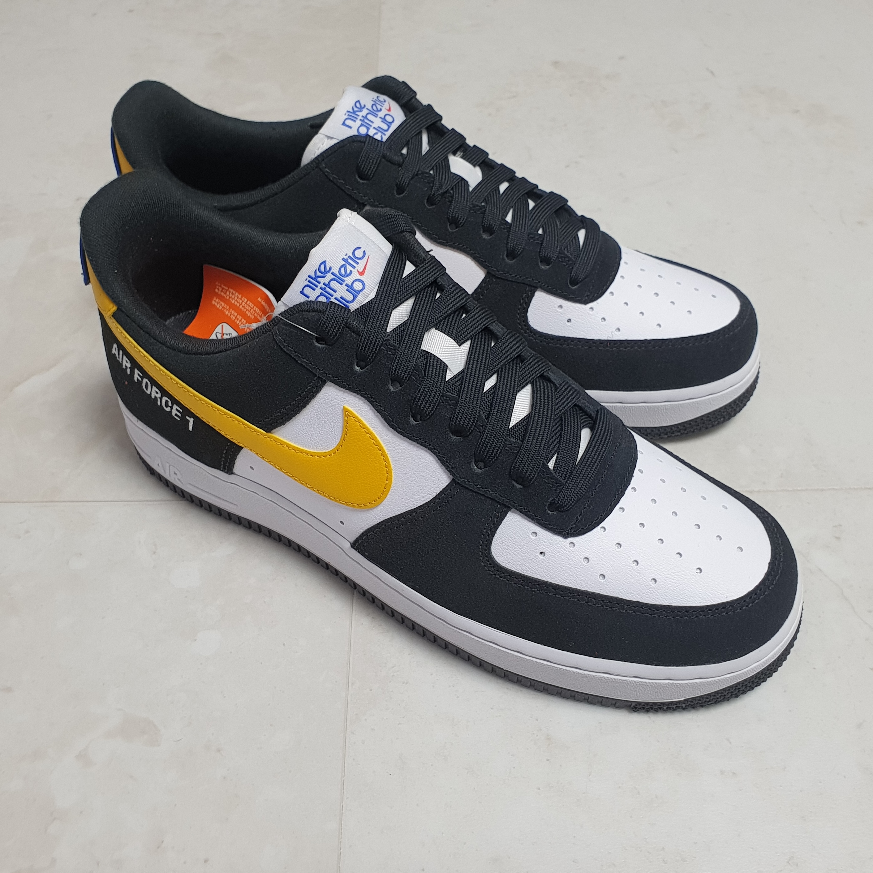 Nike Air Force 1 '07 LV8 Athletic Club Black Dark Sulfur 착용 스타일 - 1