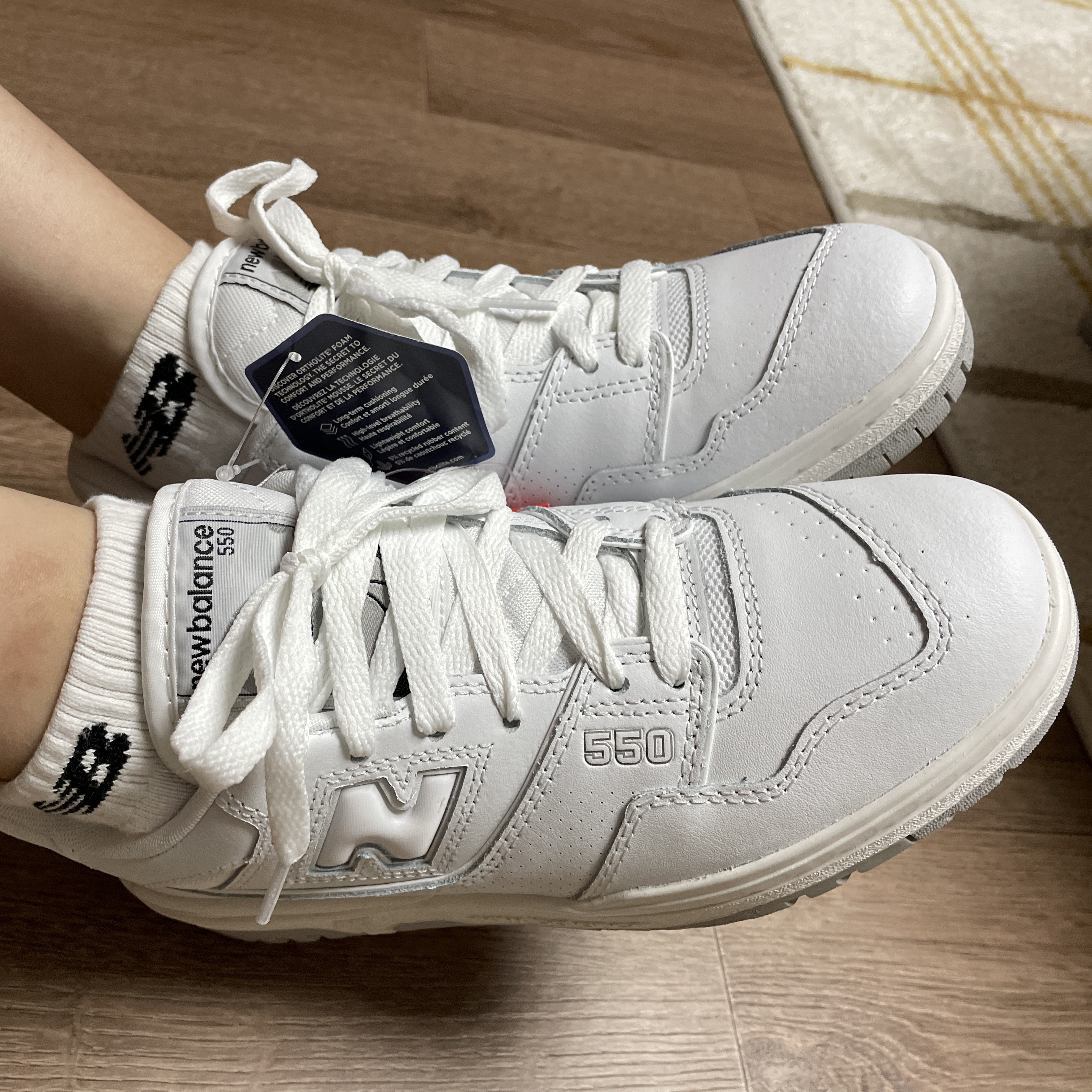 New Balance 550 White - 2E Wide 착용 스타일 - 3