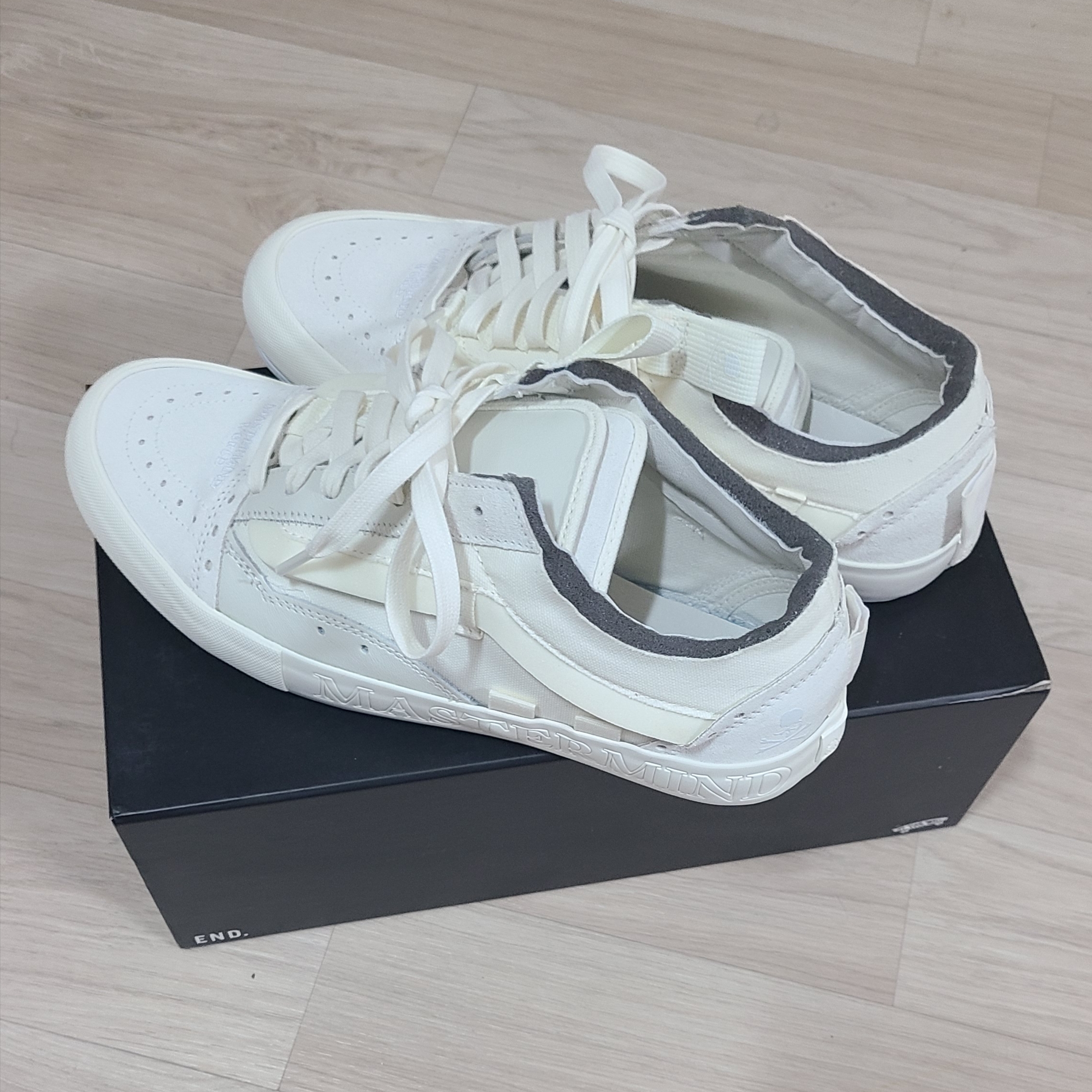 Vans Vault x Mastermind x END. Old Skool Cap LX Marshmallow 착용 스타일 - 2