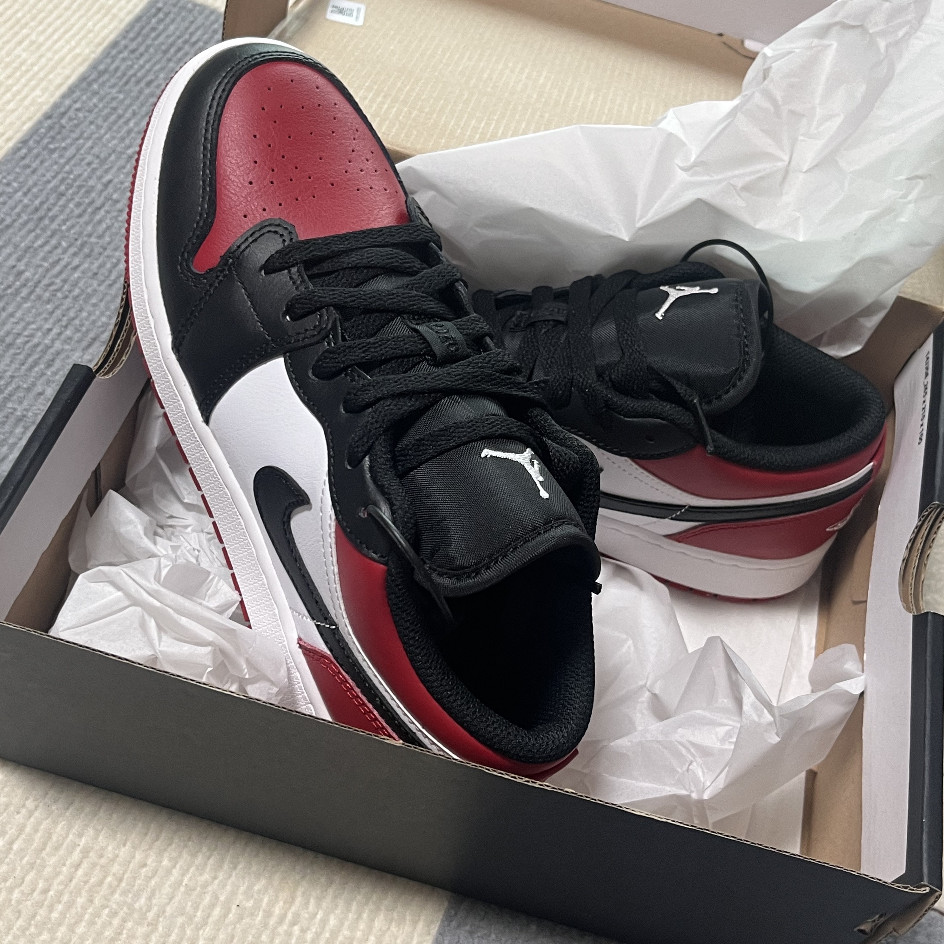 (GS) Jordan 1 Low Bred Toe 착용 스타일 - 2