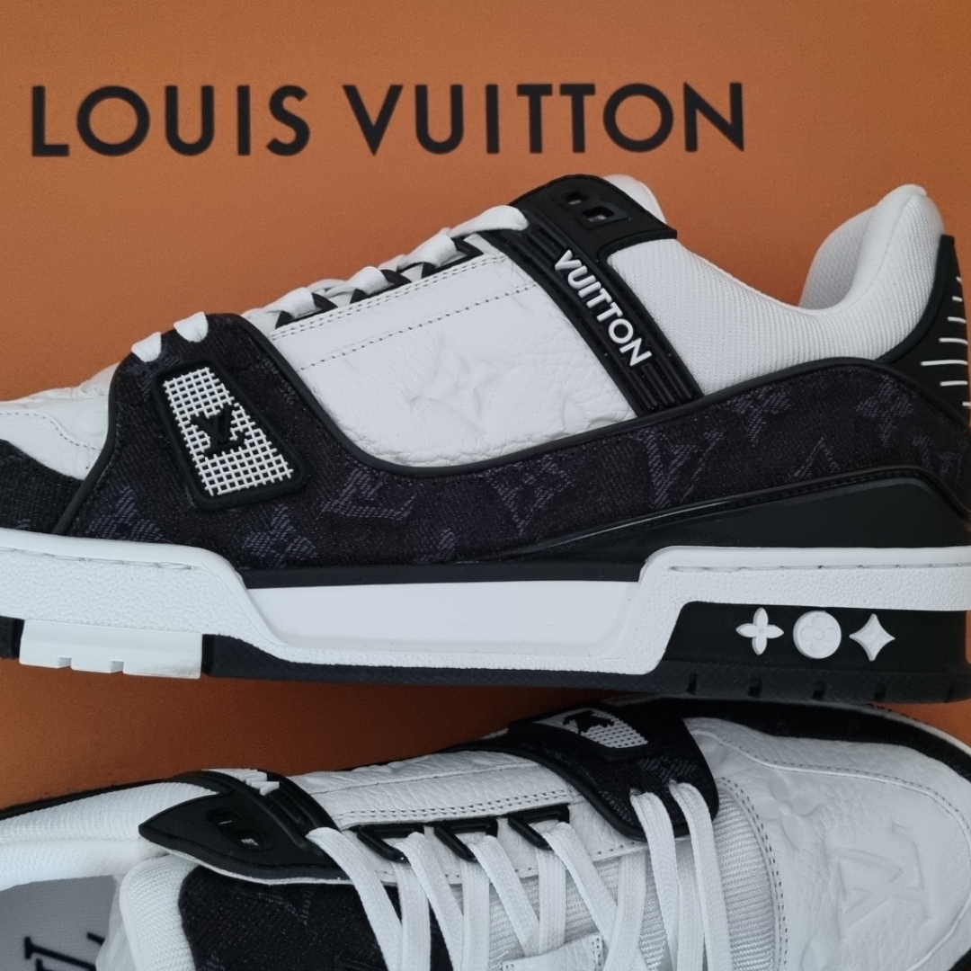Louis Vuitton LV Trainer Sneakers Monogram Denim Black 착용 스타일