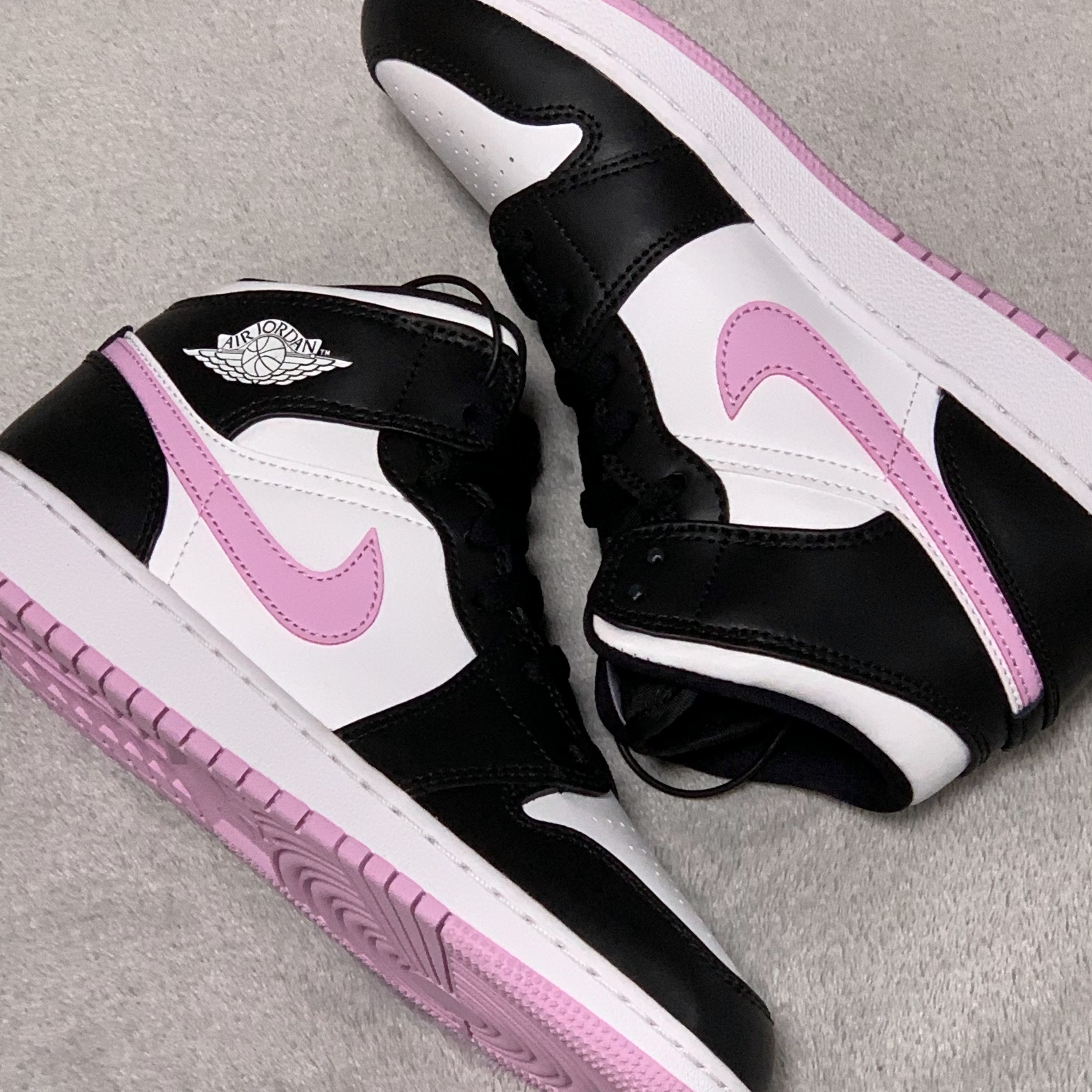 (GS) Jordan 1 Mid Light Arctic Pink 착용 스타일 - 2