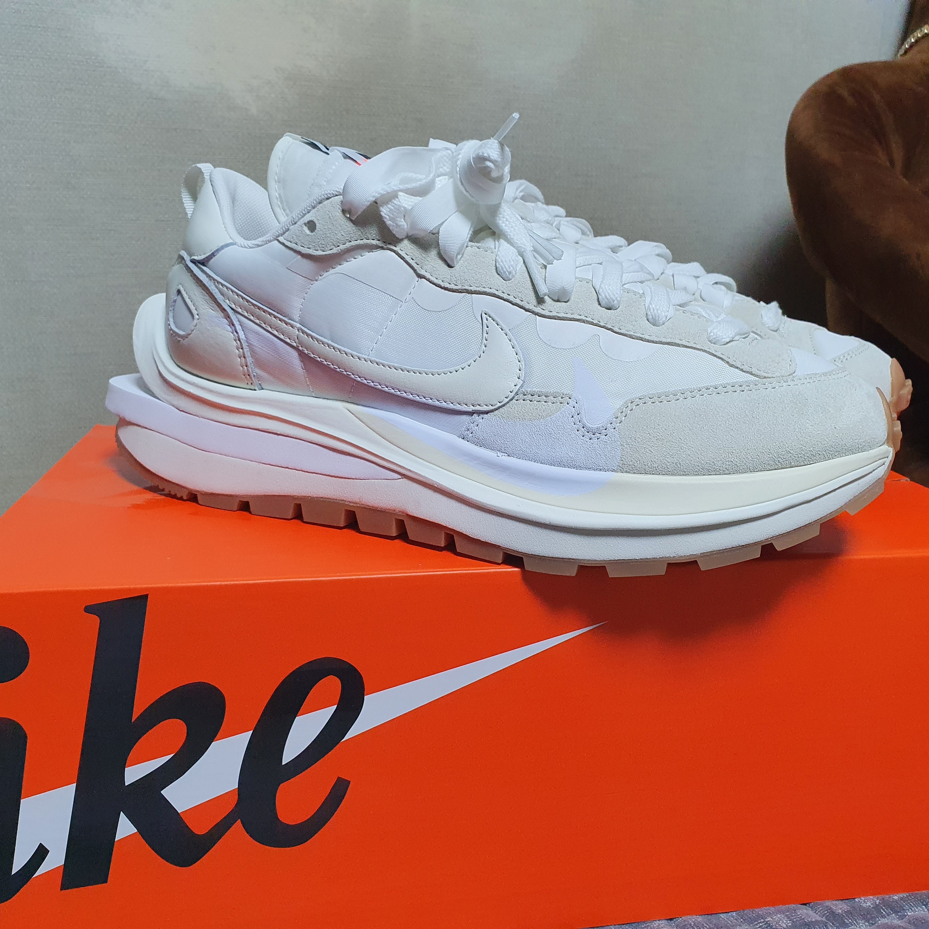 Nike x Sacai VaporWaffle White and Gum 착용 스타일