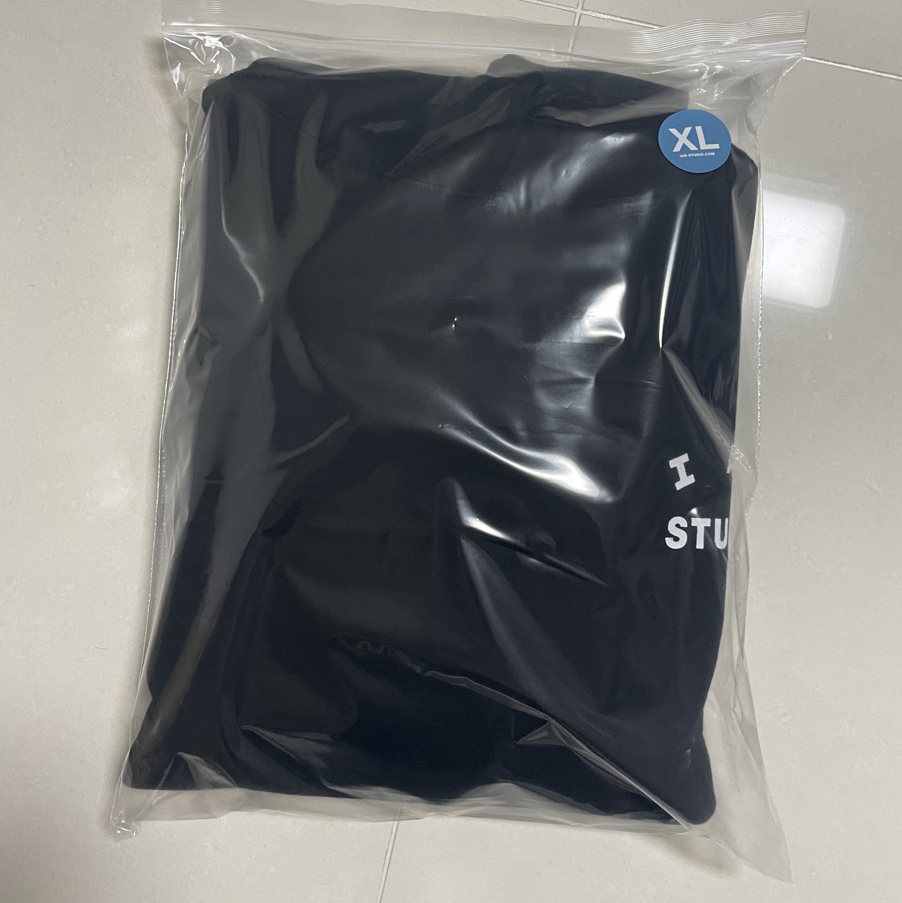 IAB Studio Hoodie Black White 착용 스타일