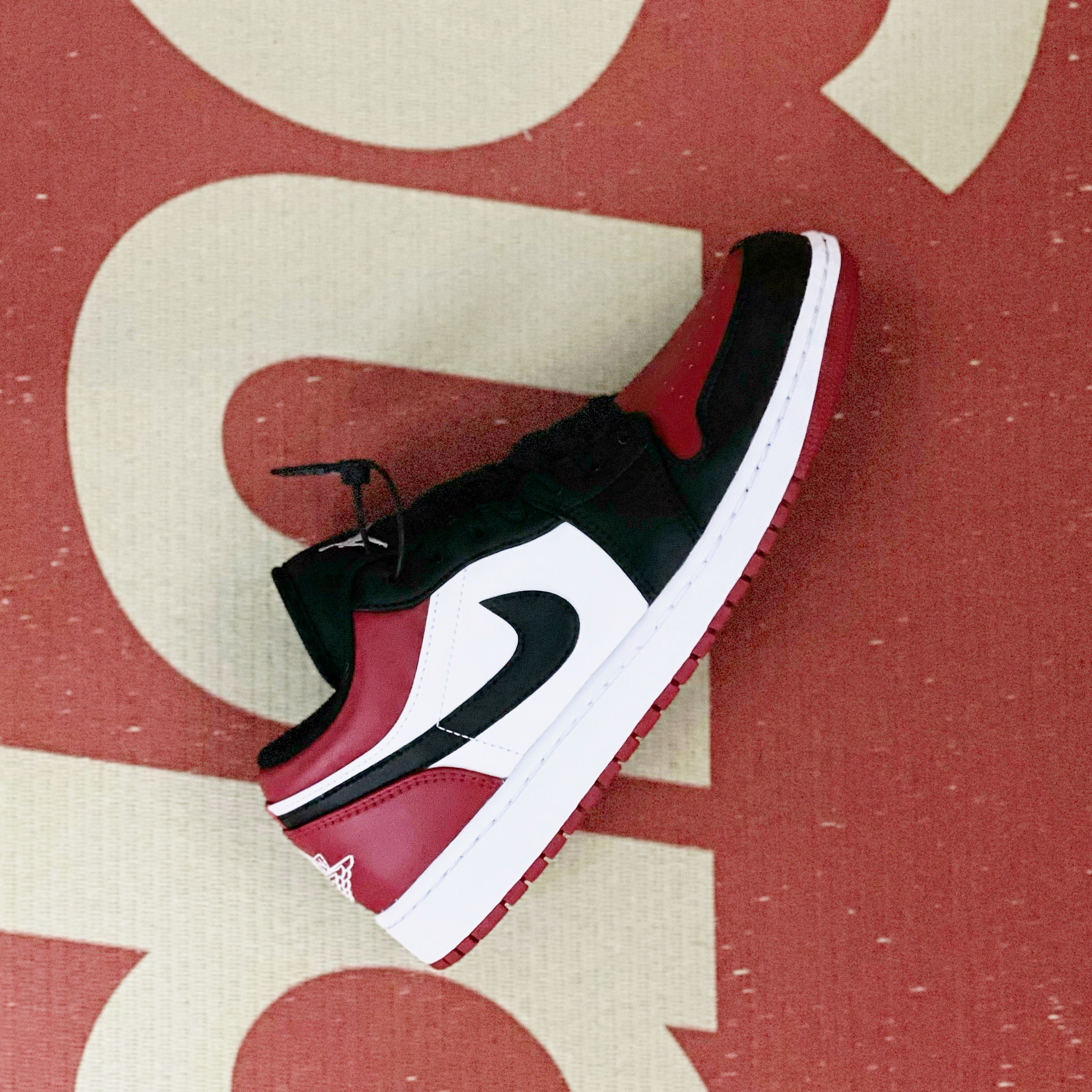 Jordan 1 Low Bred Toe, Supreme Woven Straw Mat Red - 20SS 착용 스타일