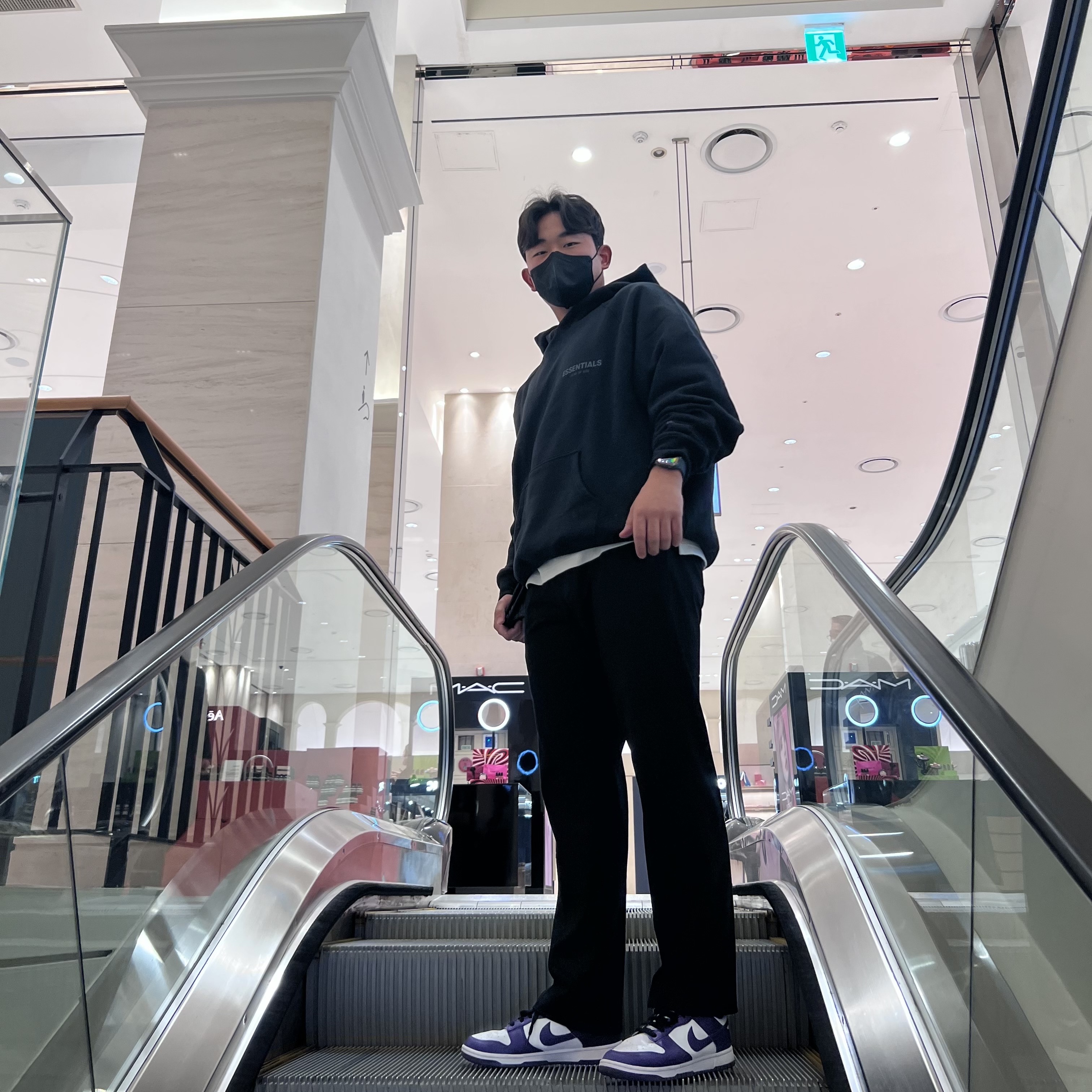 Essentials The Core Collection Pullover Hoodie Black, Nike Dunk Low Retro Championship Court Purple 착용 스타일