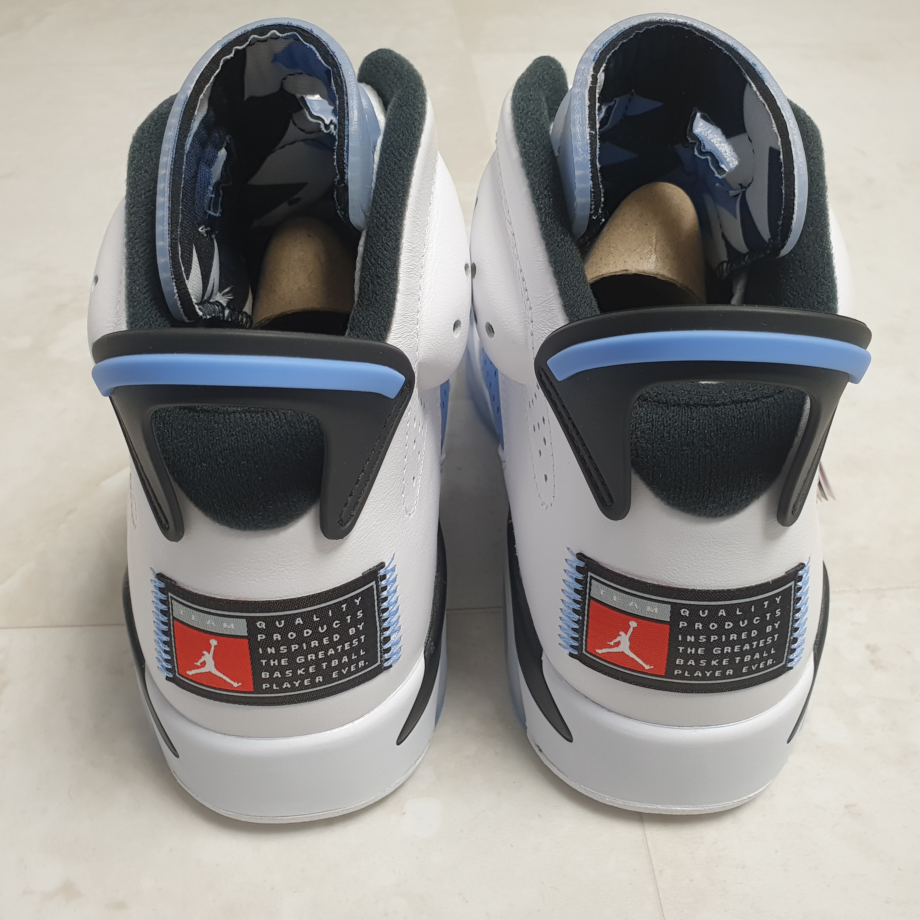Jordan 6 Retro University Blue 착용 스타일 - 2