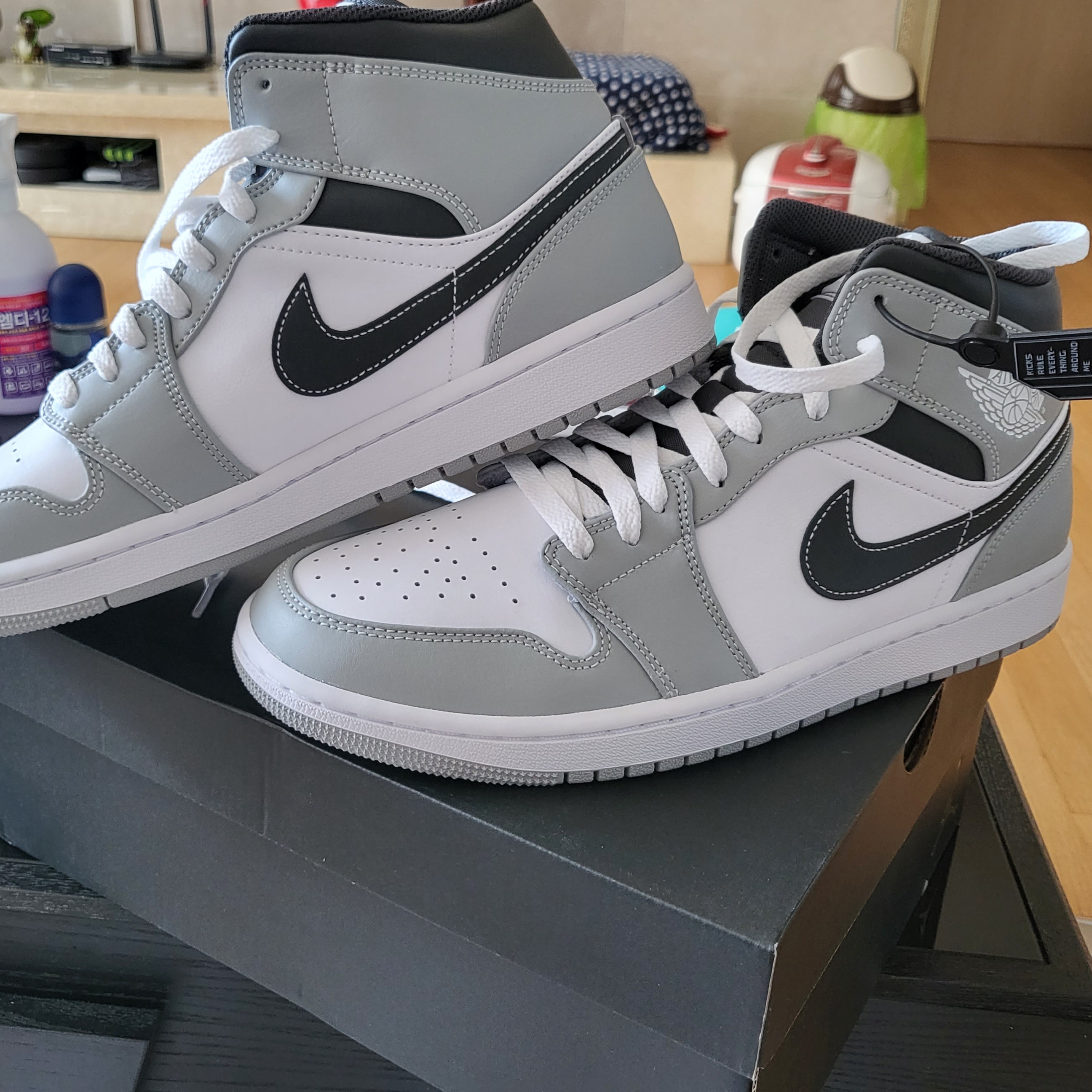 Jordan 1 Mid Light Smoke Grey Anthracite 착용 스타일