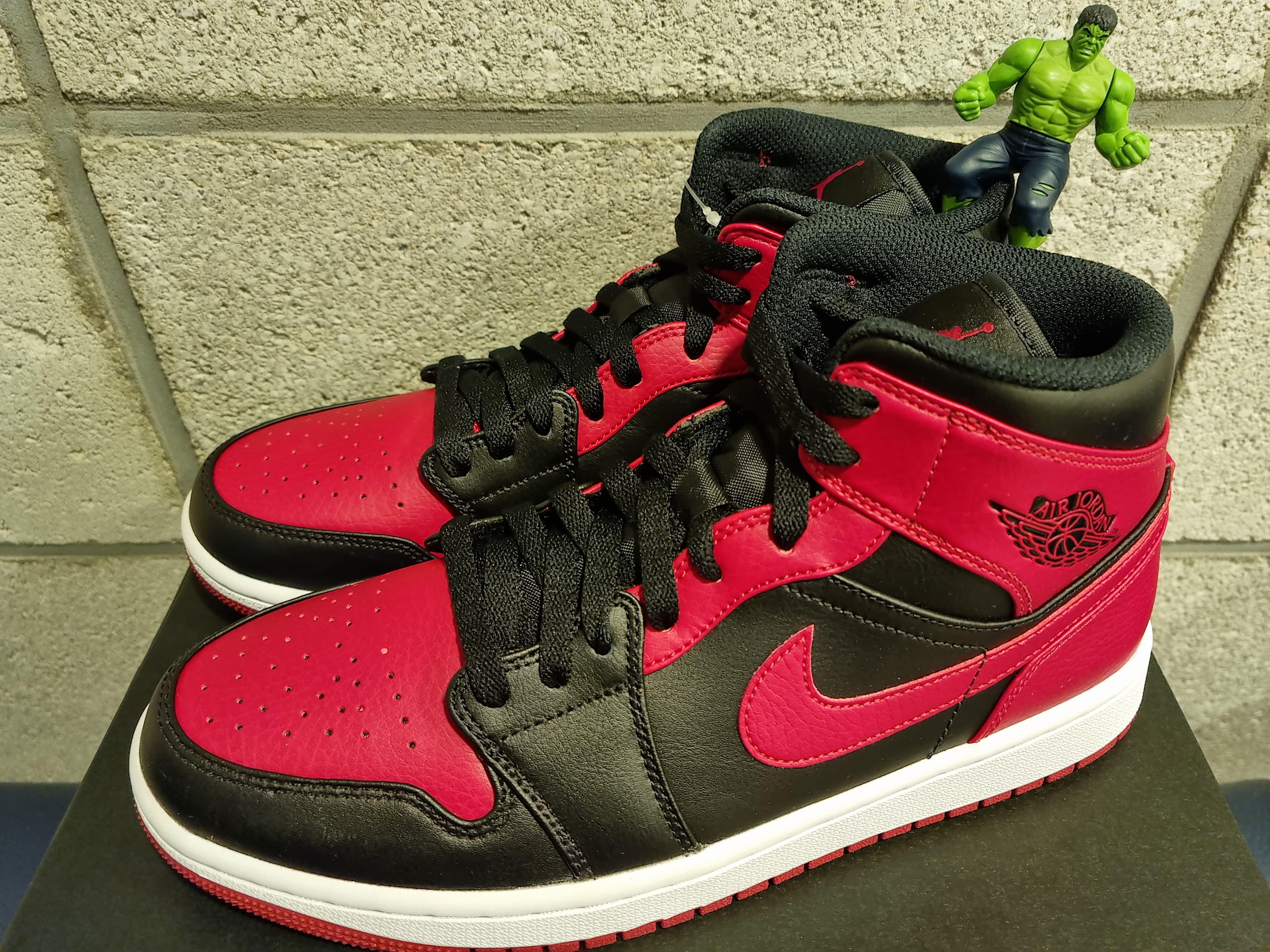 Jordan 1 Mid Bred Banned 2020 착용 스타일 - 1