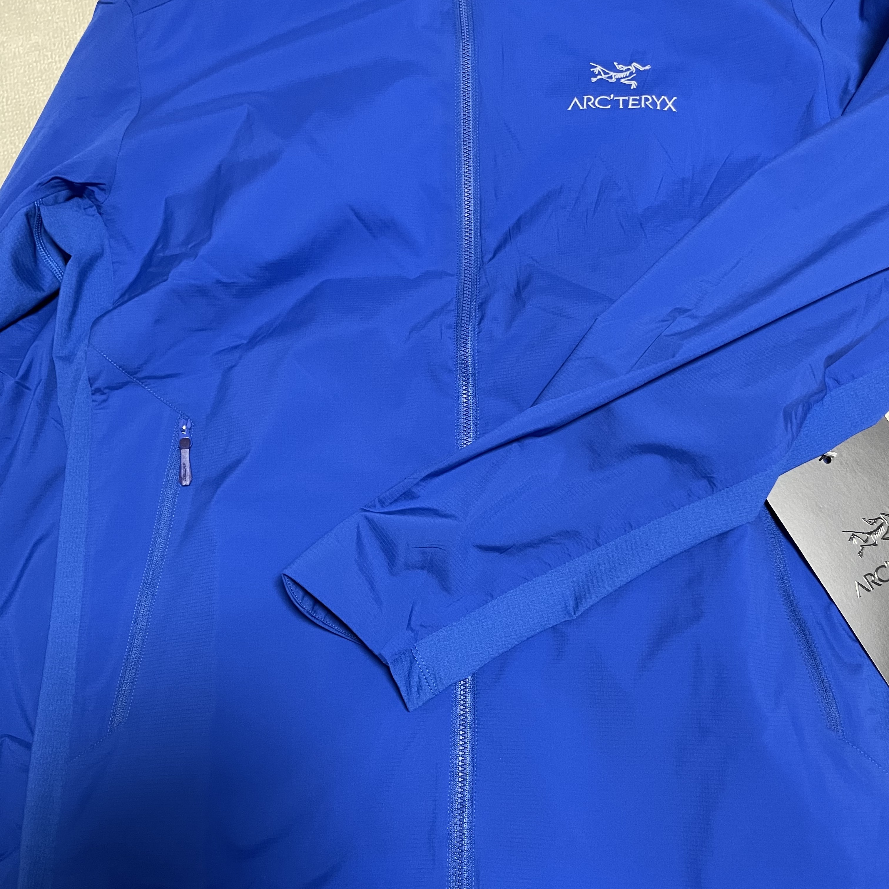 Arc'teryx Atom SL Hoody Cobalt Sun 착용 스타일