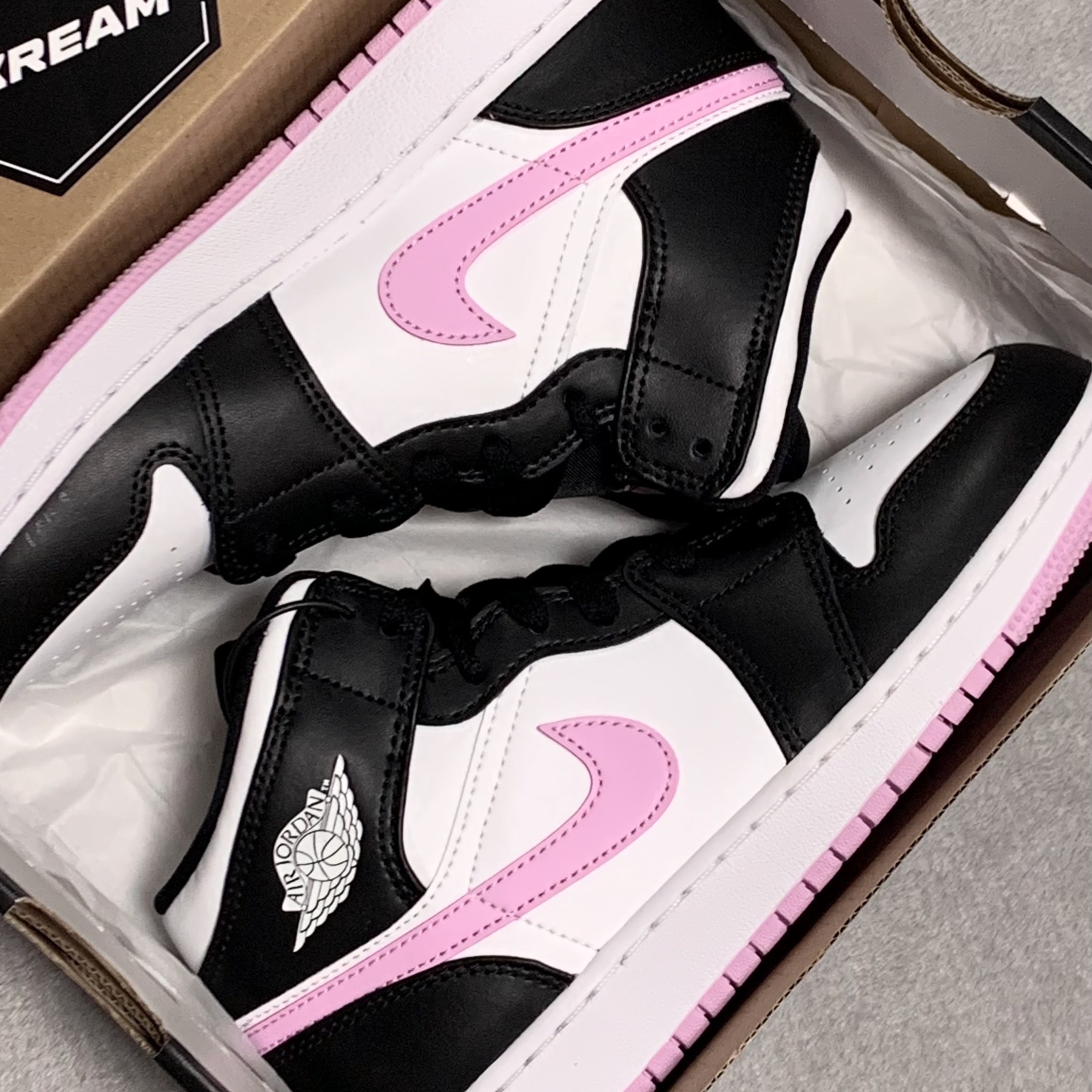 (GS) Jordan 1 Mid Light Arctic Pink 착용 스타일 - 3