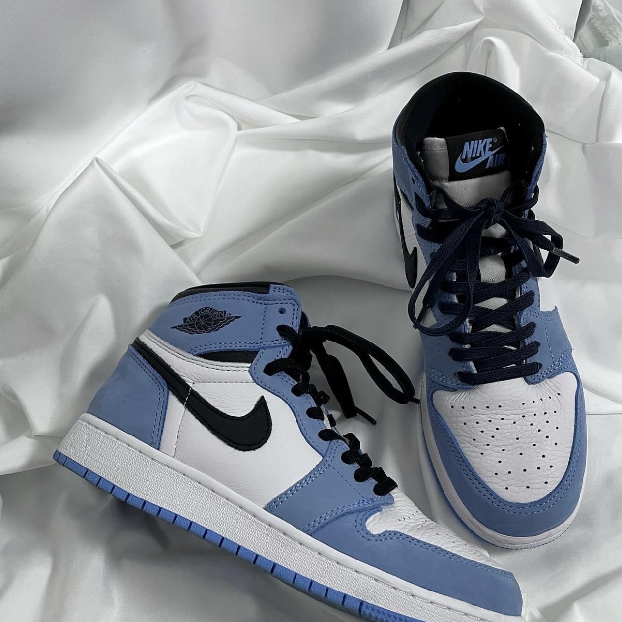 Jordan 1 Retro High OG University Blue 착용 스타일 - 1