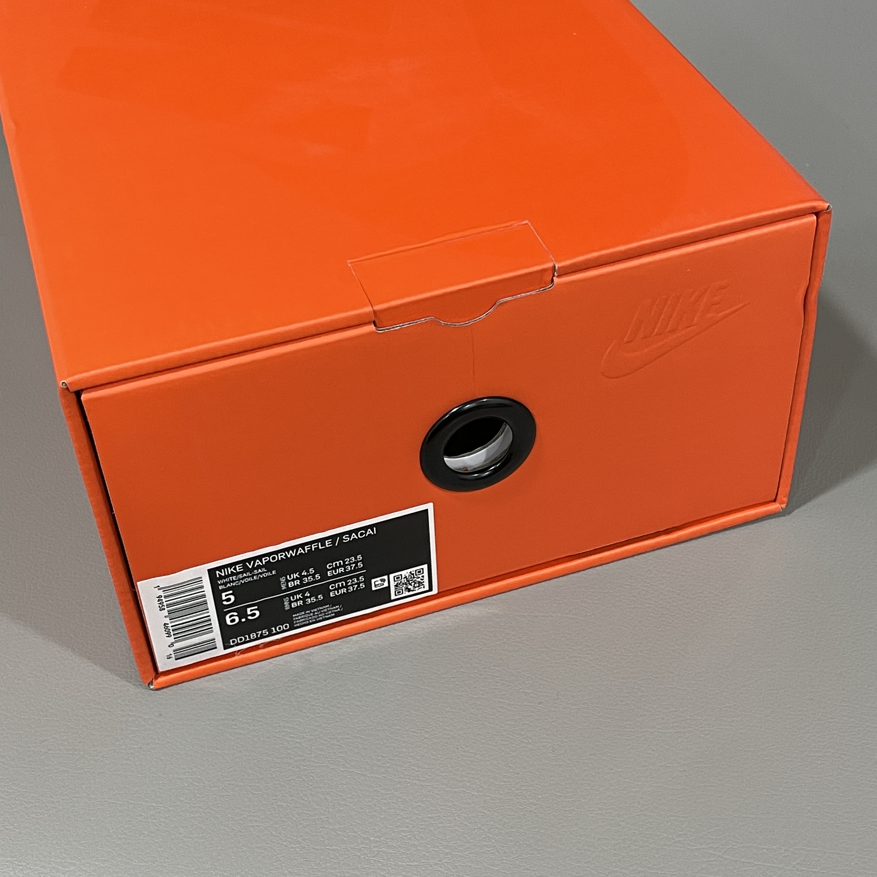 Nike x Sacai VaporWaffle White and Gum 착용 스타일 - 3