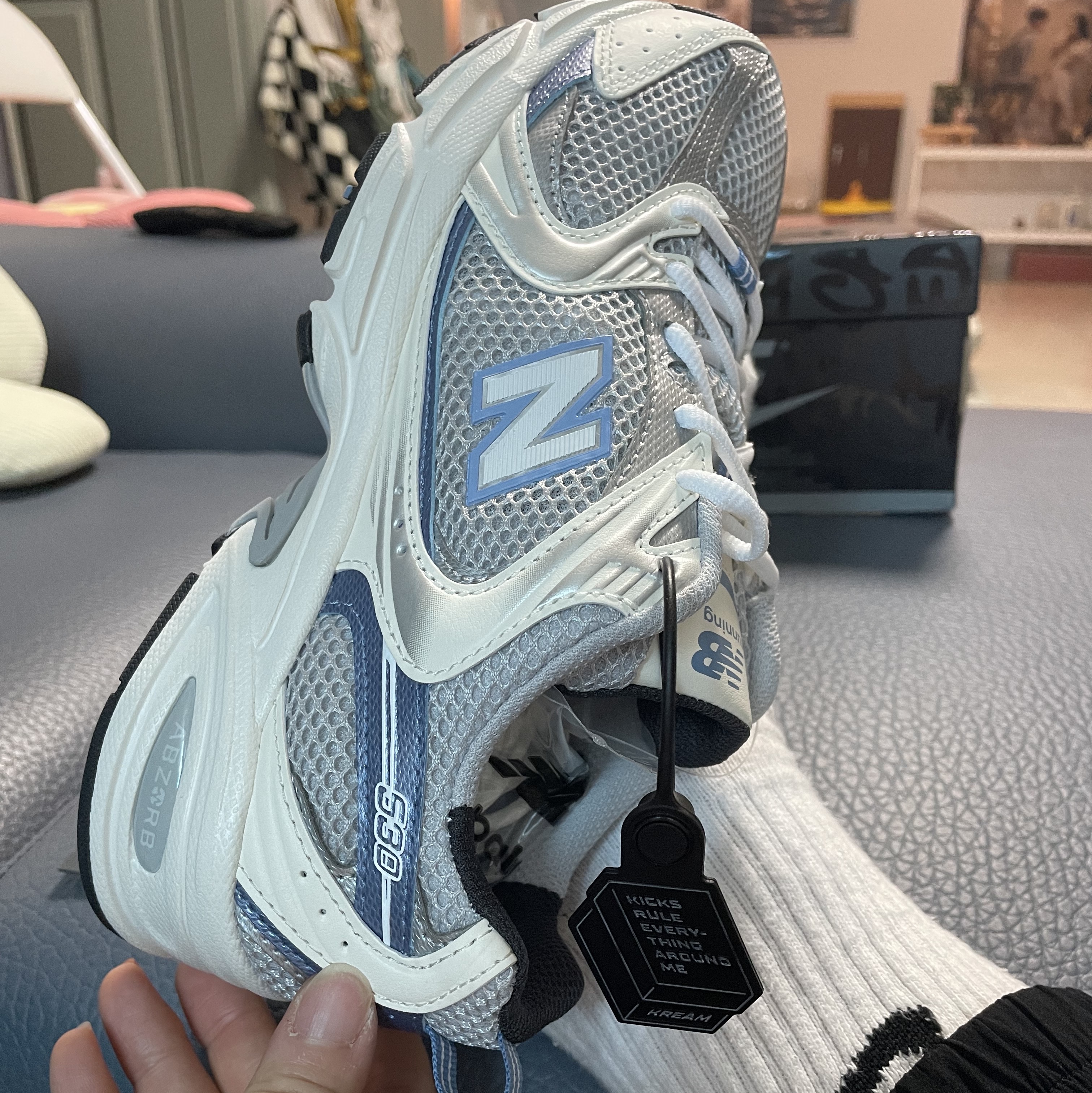 New Balance 530 Steel Blue 착용 스타일 - 2