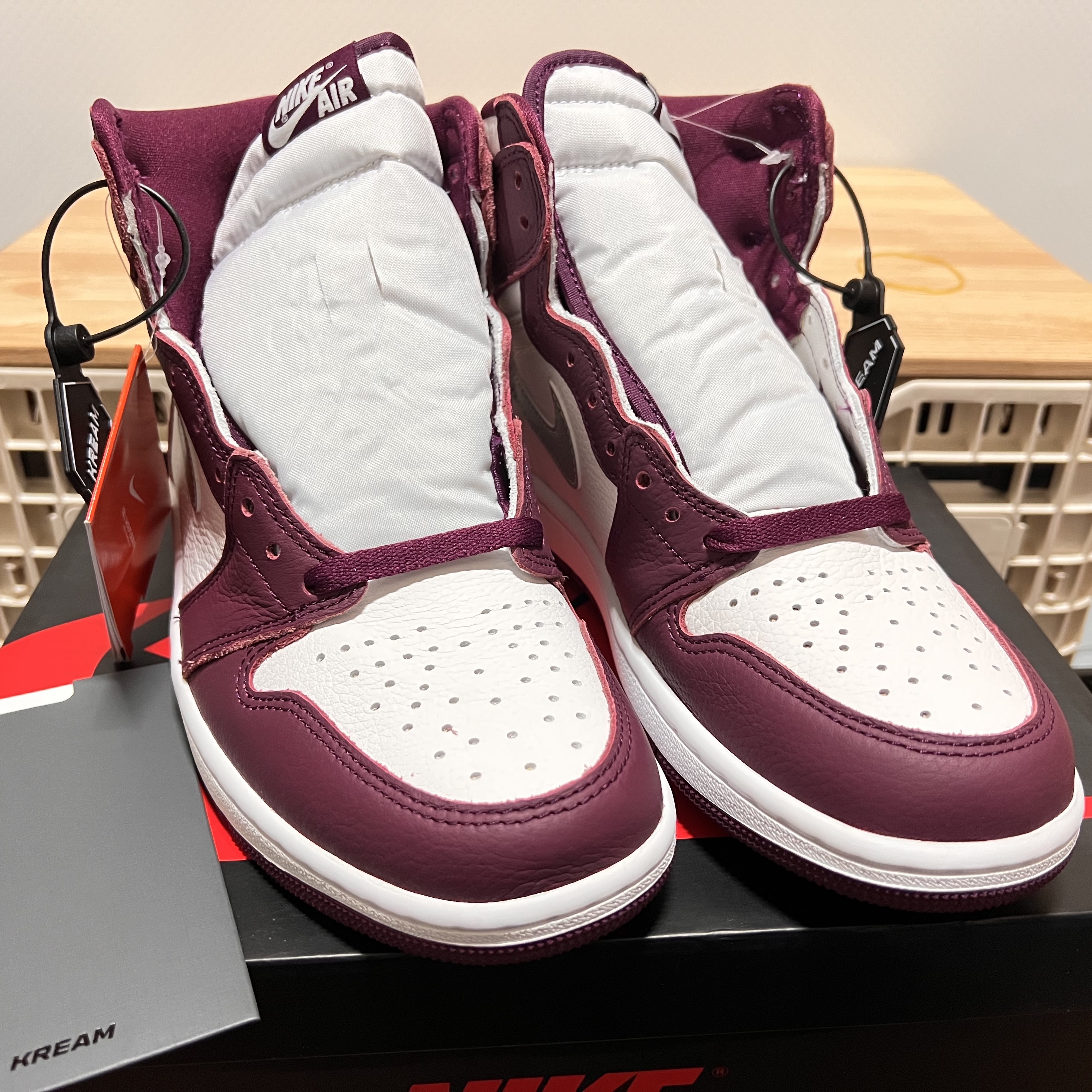 Jordan 1 Retro High OG Bordeaux 착용 스타일