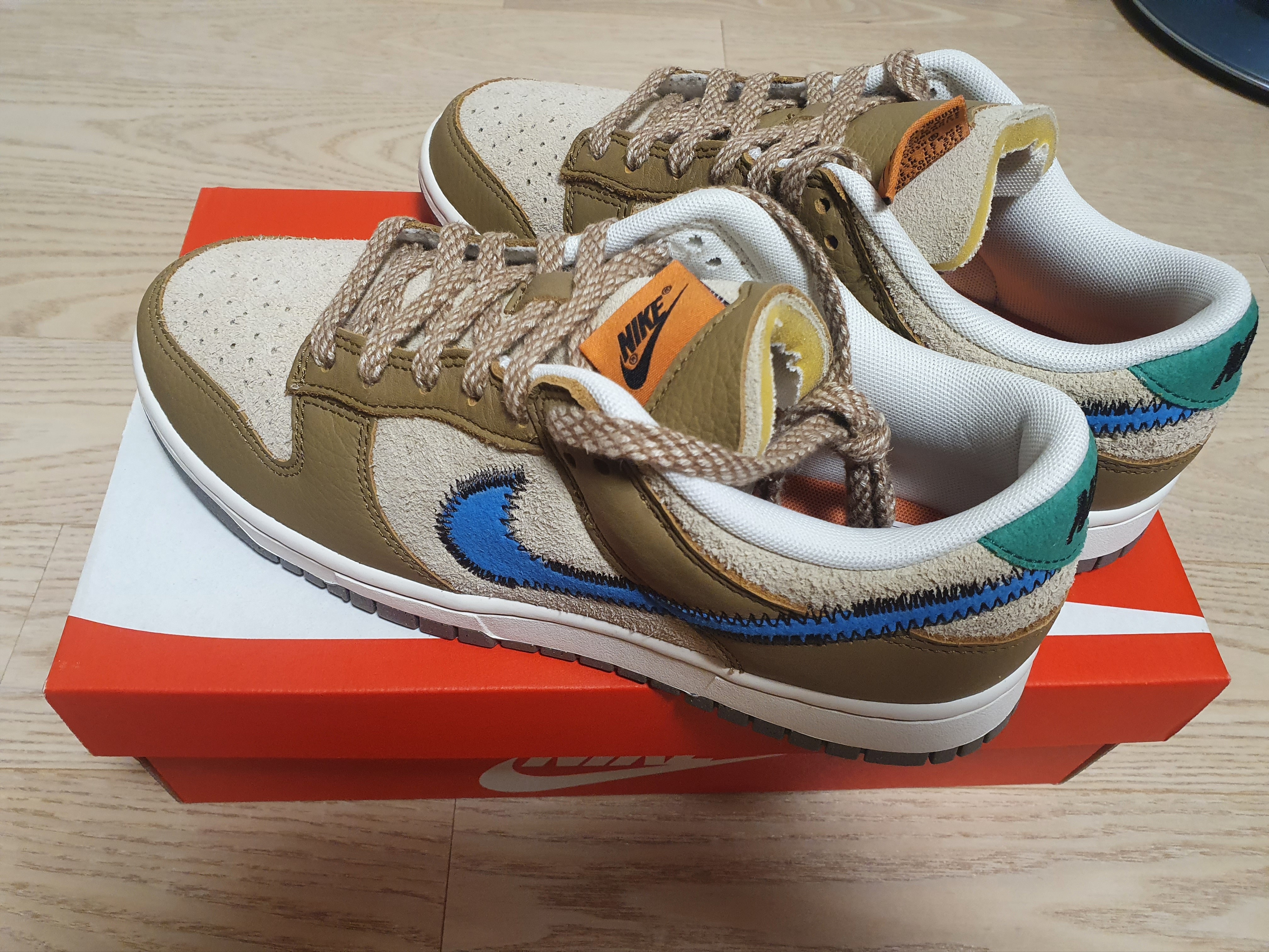 Nike x Size? Dunk Low Dark Driftwood Photo Blue 착용 스타일