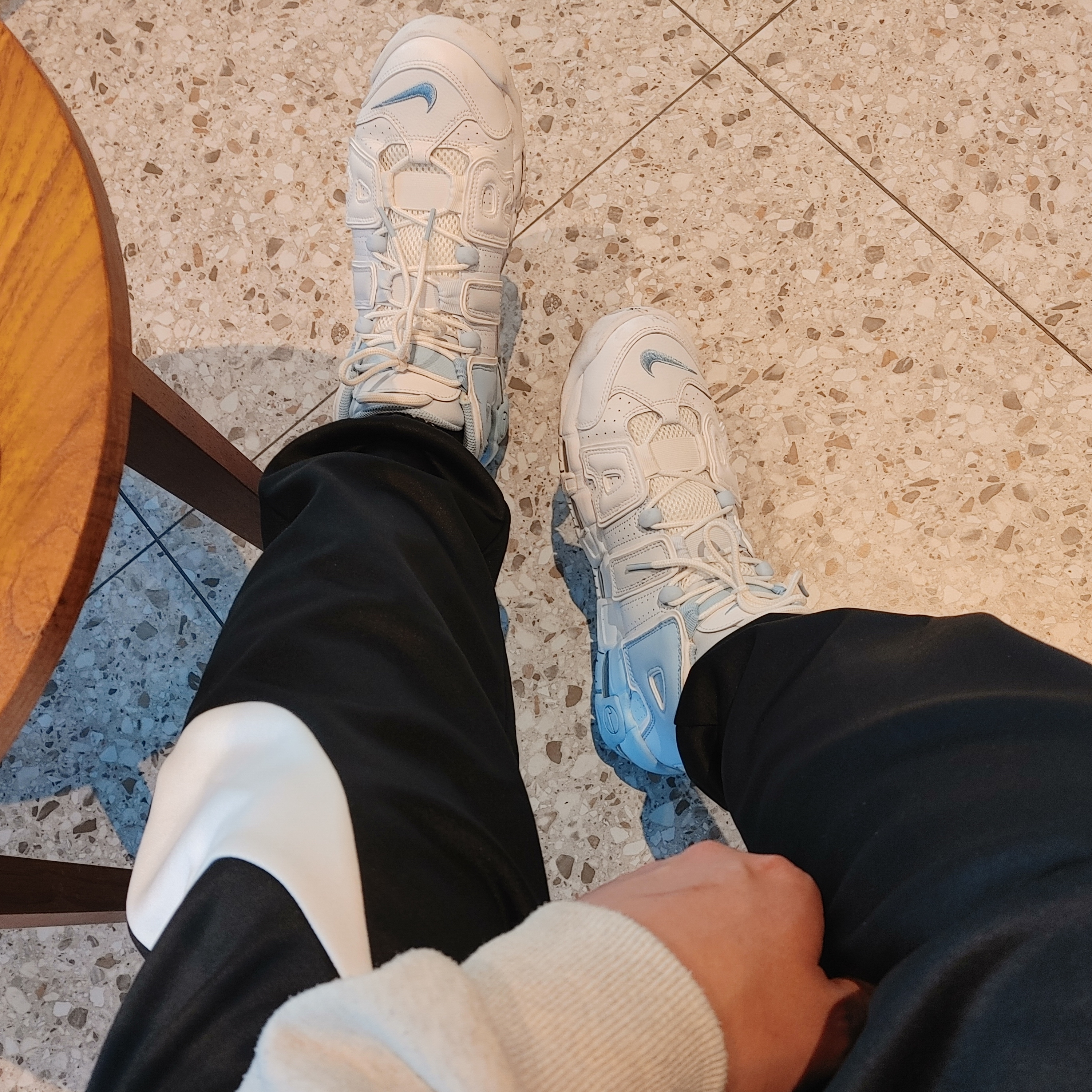 Nike Air More Uptempo Rayguns, Nike Air More Uptempo 96 Loud and Clear 2021 착용 스타일 - 5