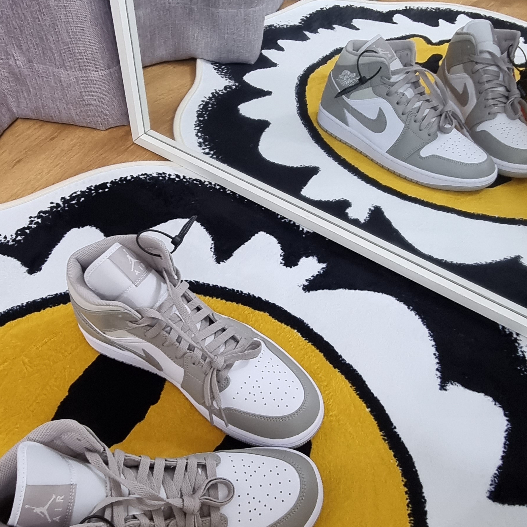 Jordan 1 Mid College Grey 착용 스타일