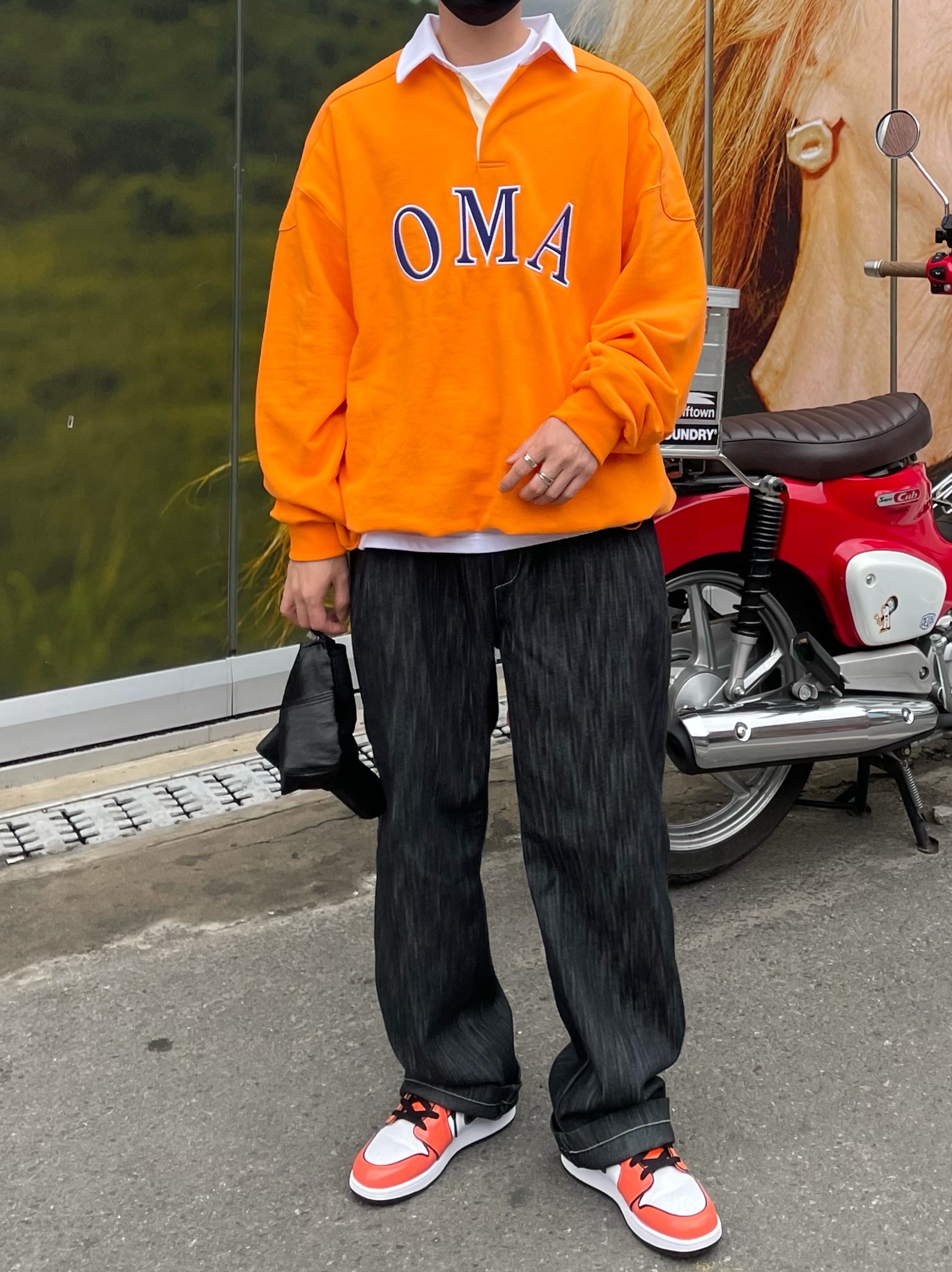 Jordan 1 Mid SE Turf Orange 착용 스타일 - 4