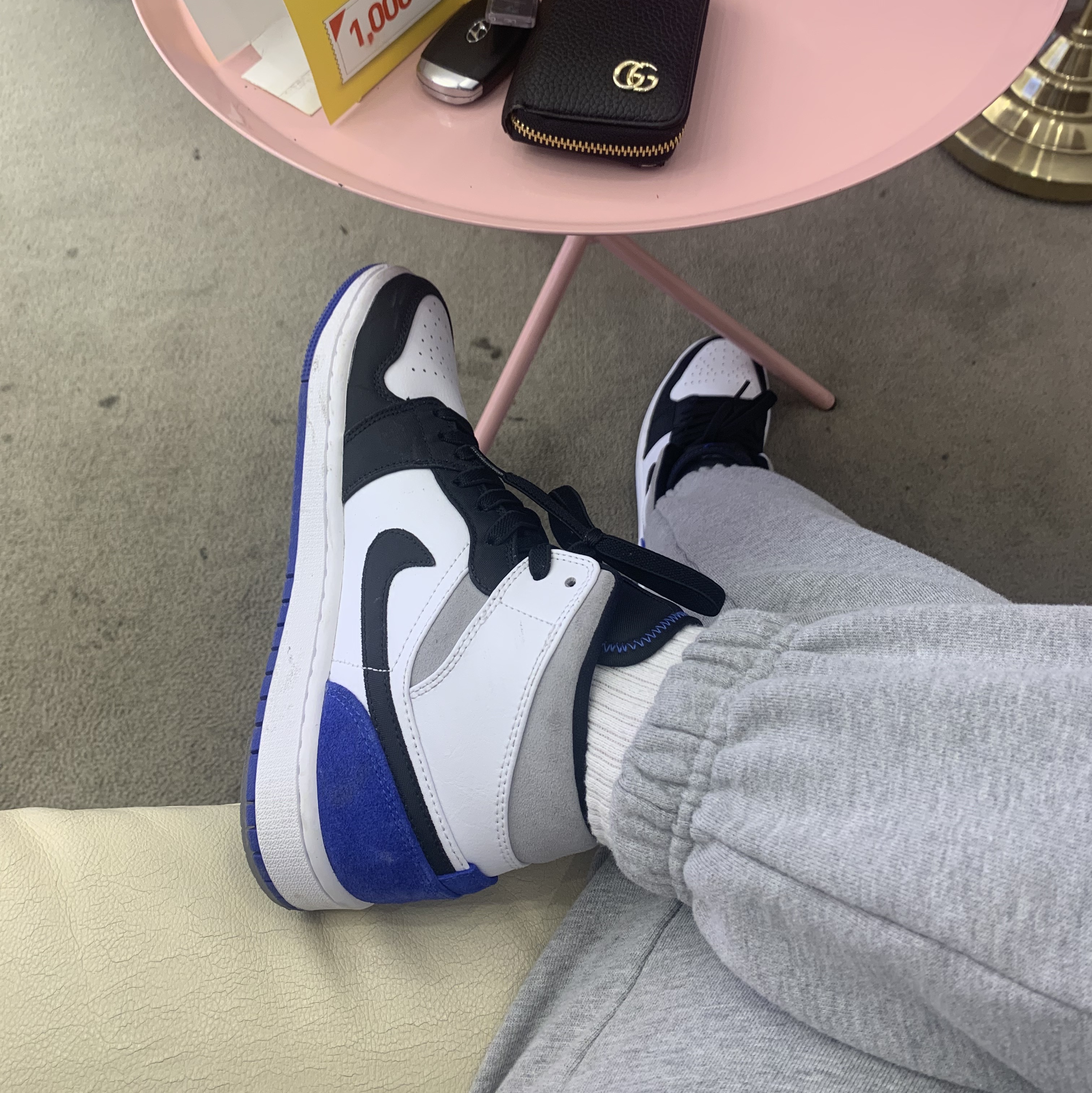 Jordan 1 Mid SE Hyper Royal 착용 스타일