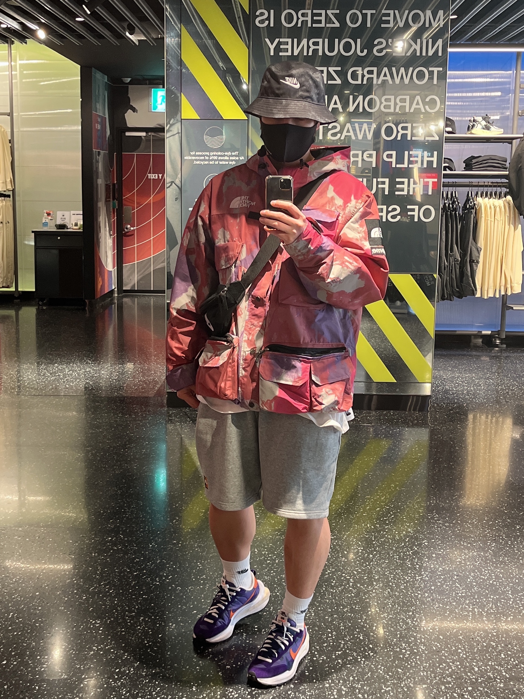 Supreme x The North Face Cargo Jacket Multi-Color - 20SS, Nike x Sacai VaporWaffle Dark Iris 착용 스타일