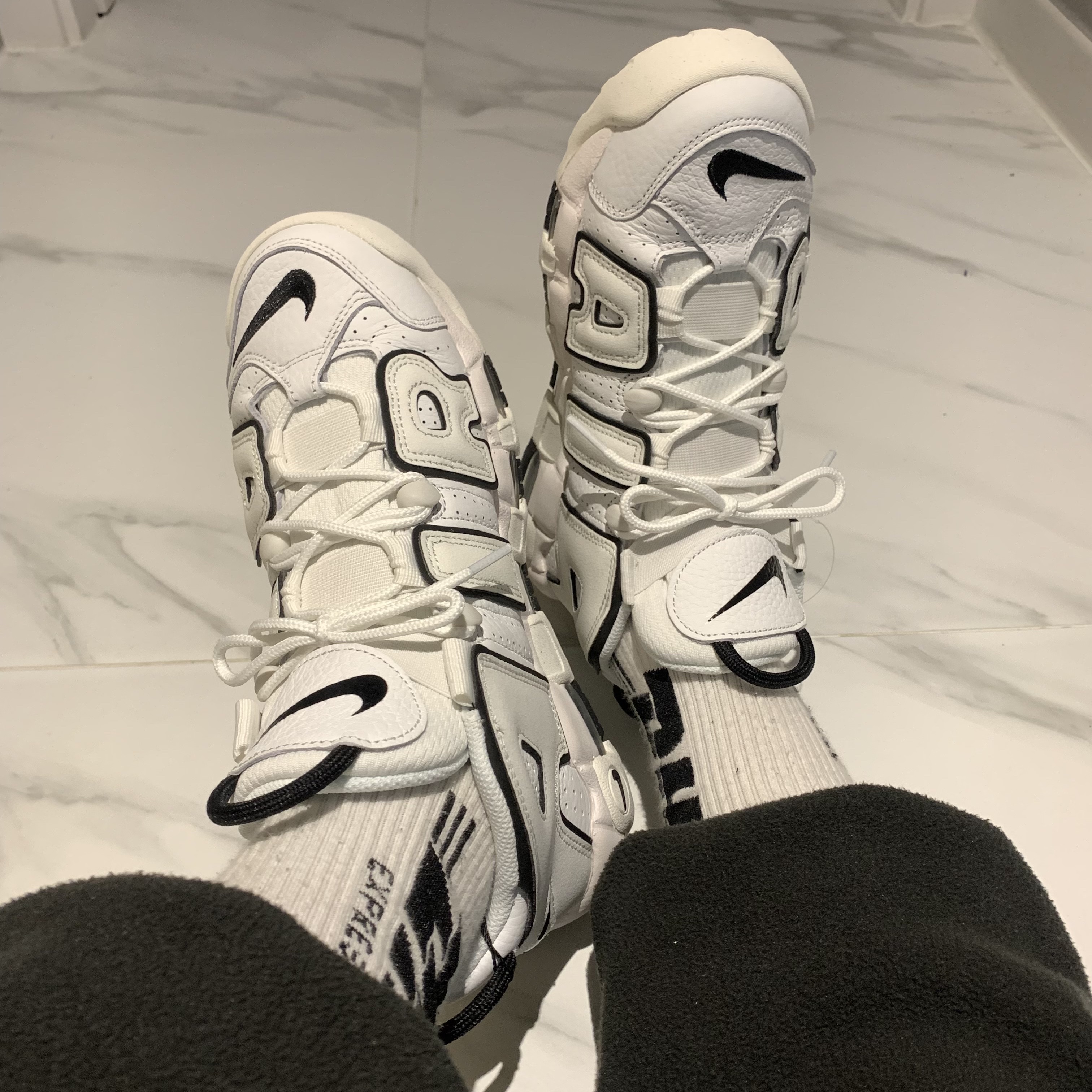 (W) Nike Air More Uptempo Summit White 착용 스타일 - 4