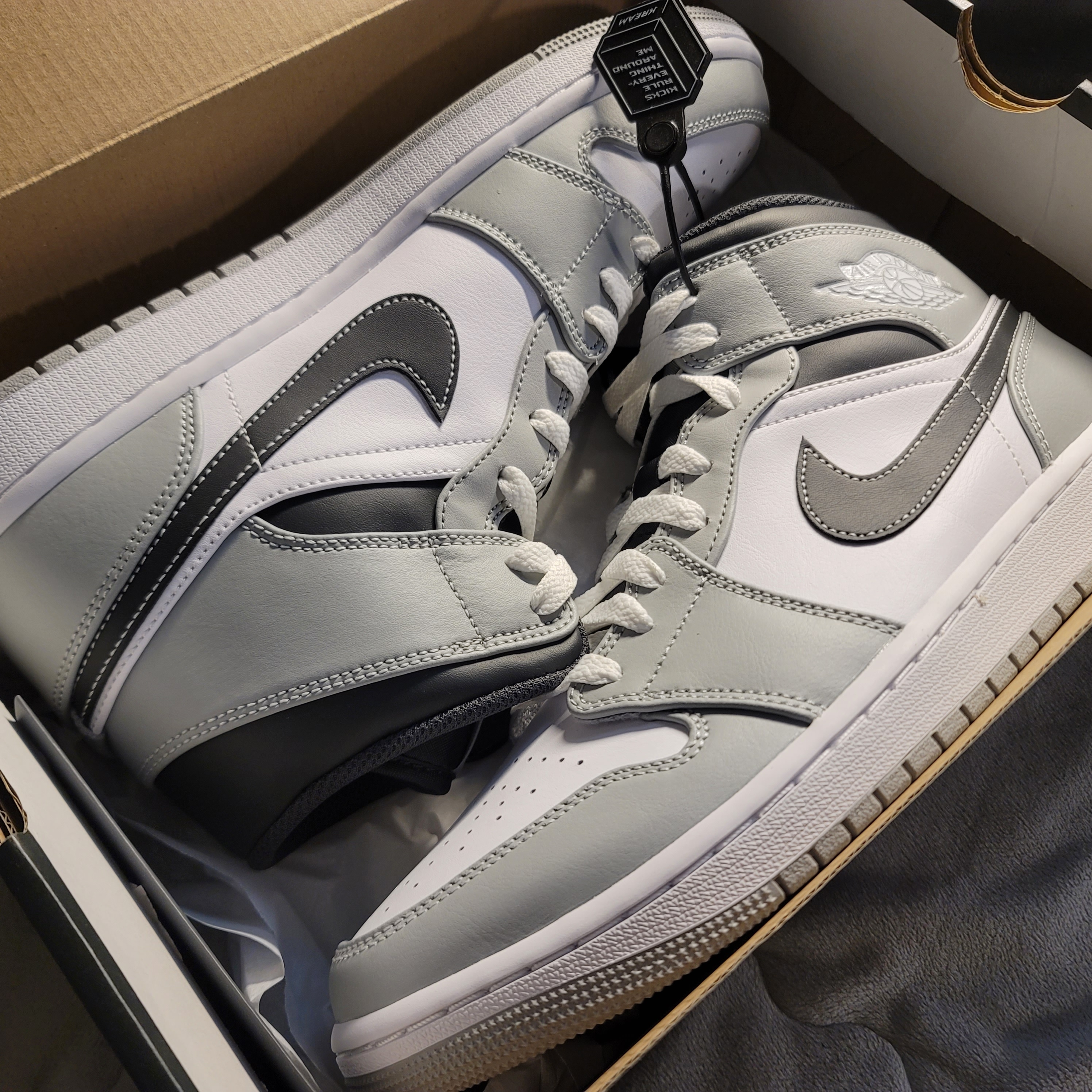 Jordan 1 Mid Light Smoke Grey Anthracite 착용 스타일 - 4