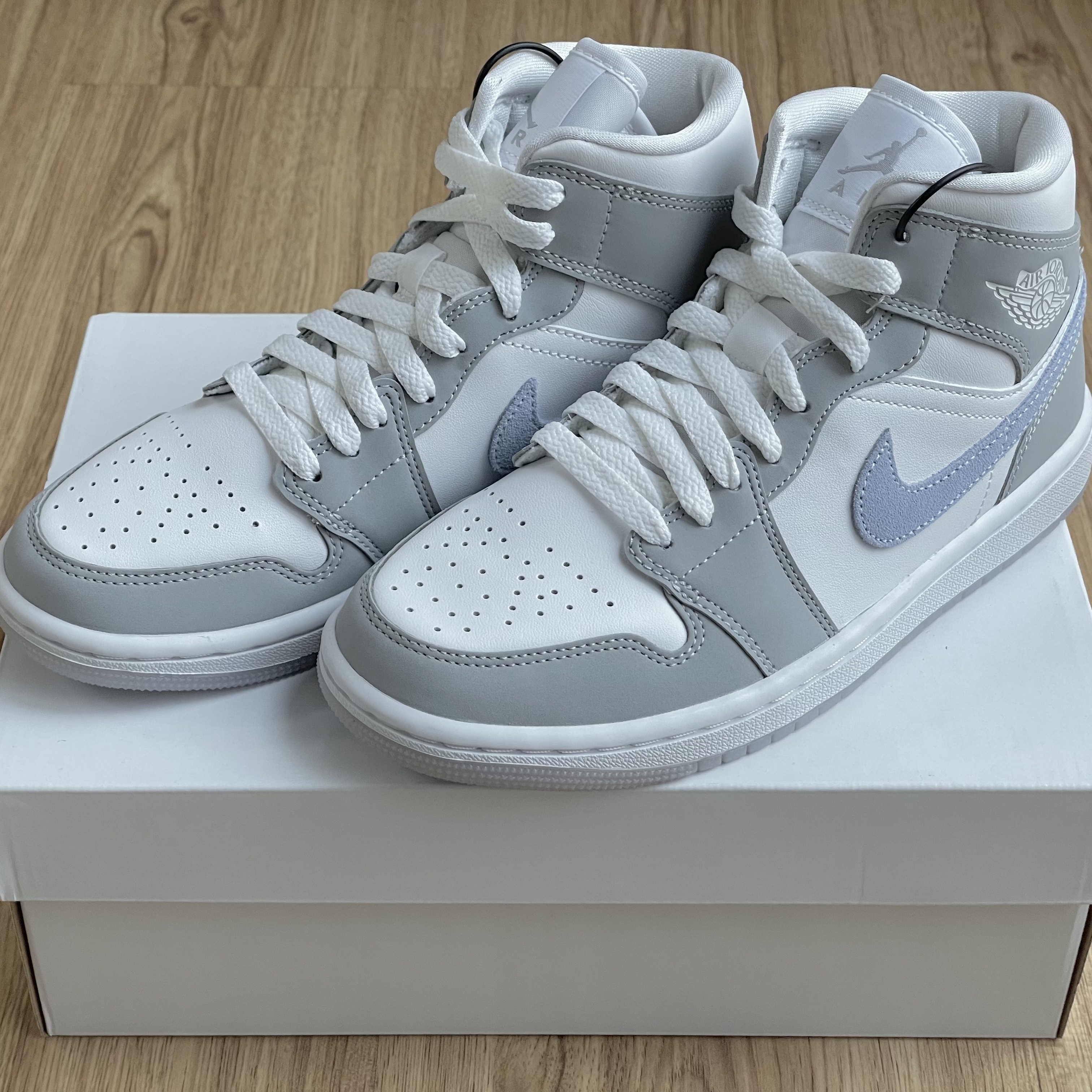 (W) Jordan 1 Mid Wolf Grey 착용 스타일 - 2