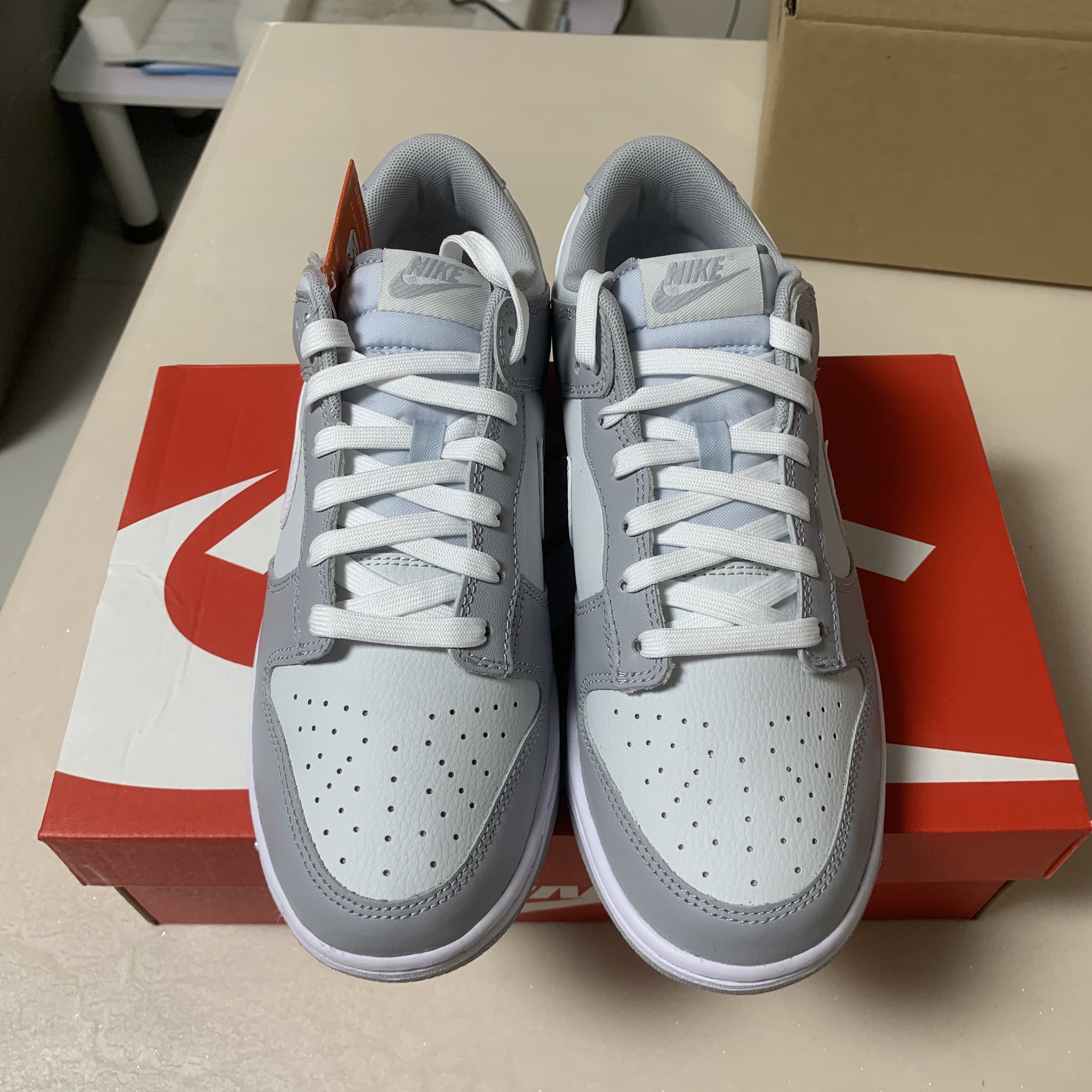 Nike Dunk Low Retro Wolf Grey 착용 스타일 - 4
